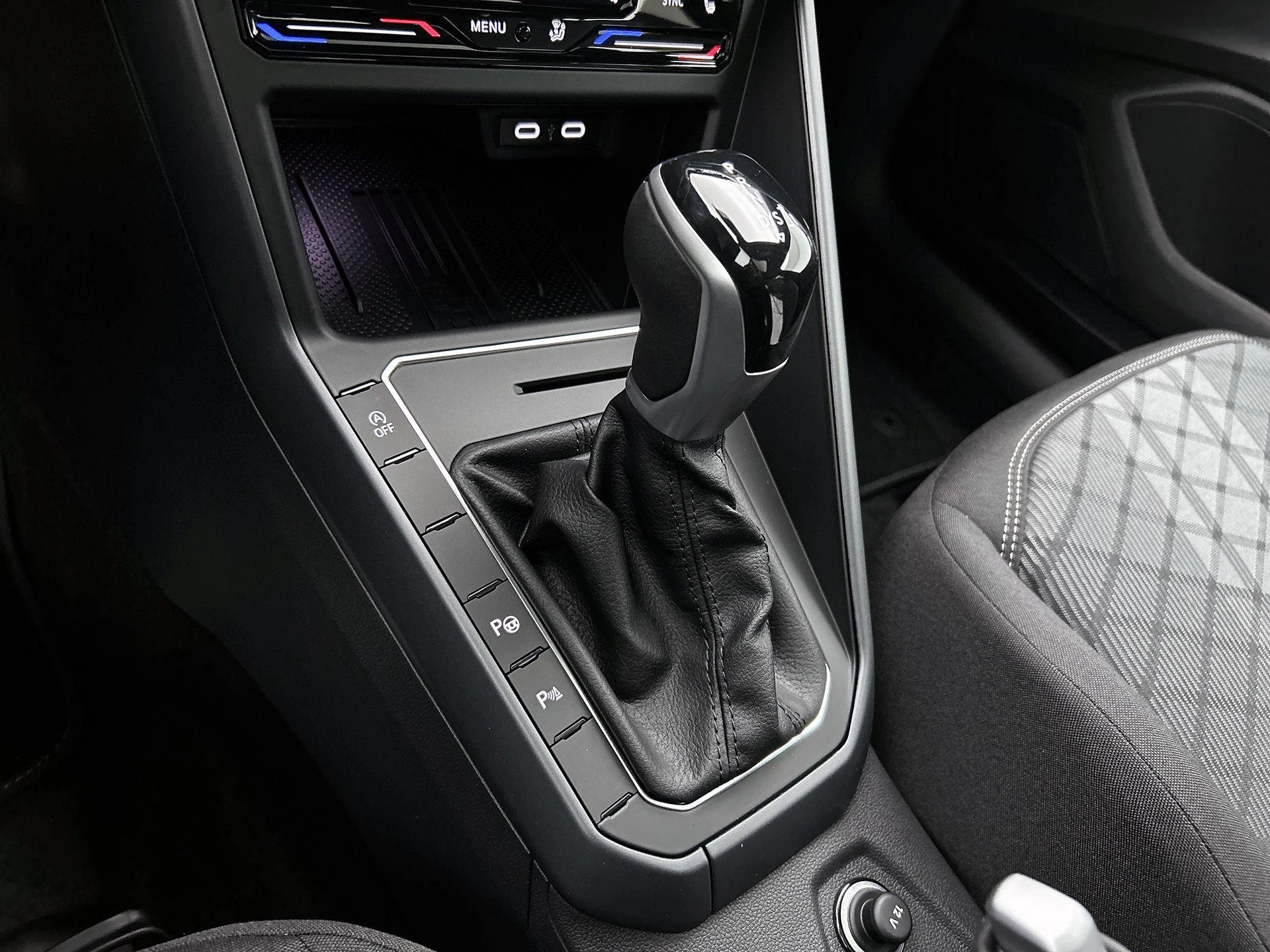 Volkswagen-Polo-image-9