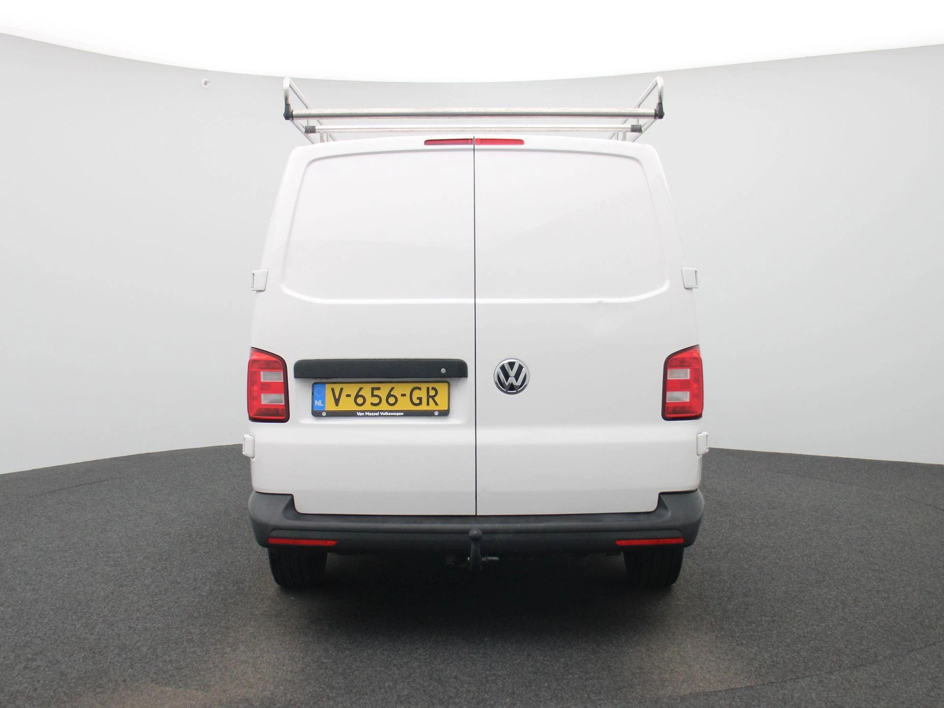 Volkswagen-Transporter-image-6