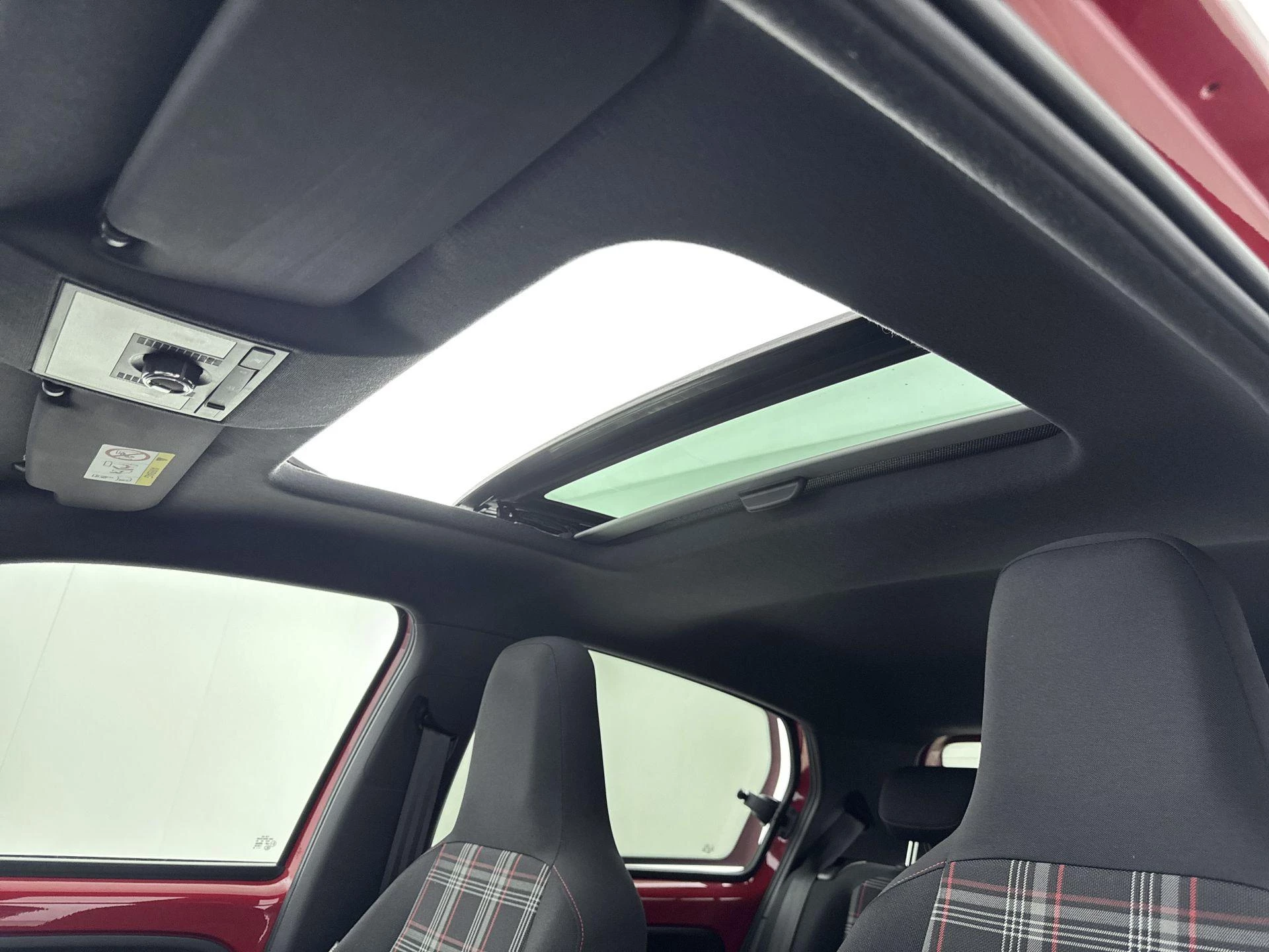 Volkswagen-up!-image-12