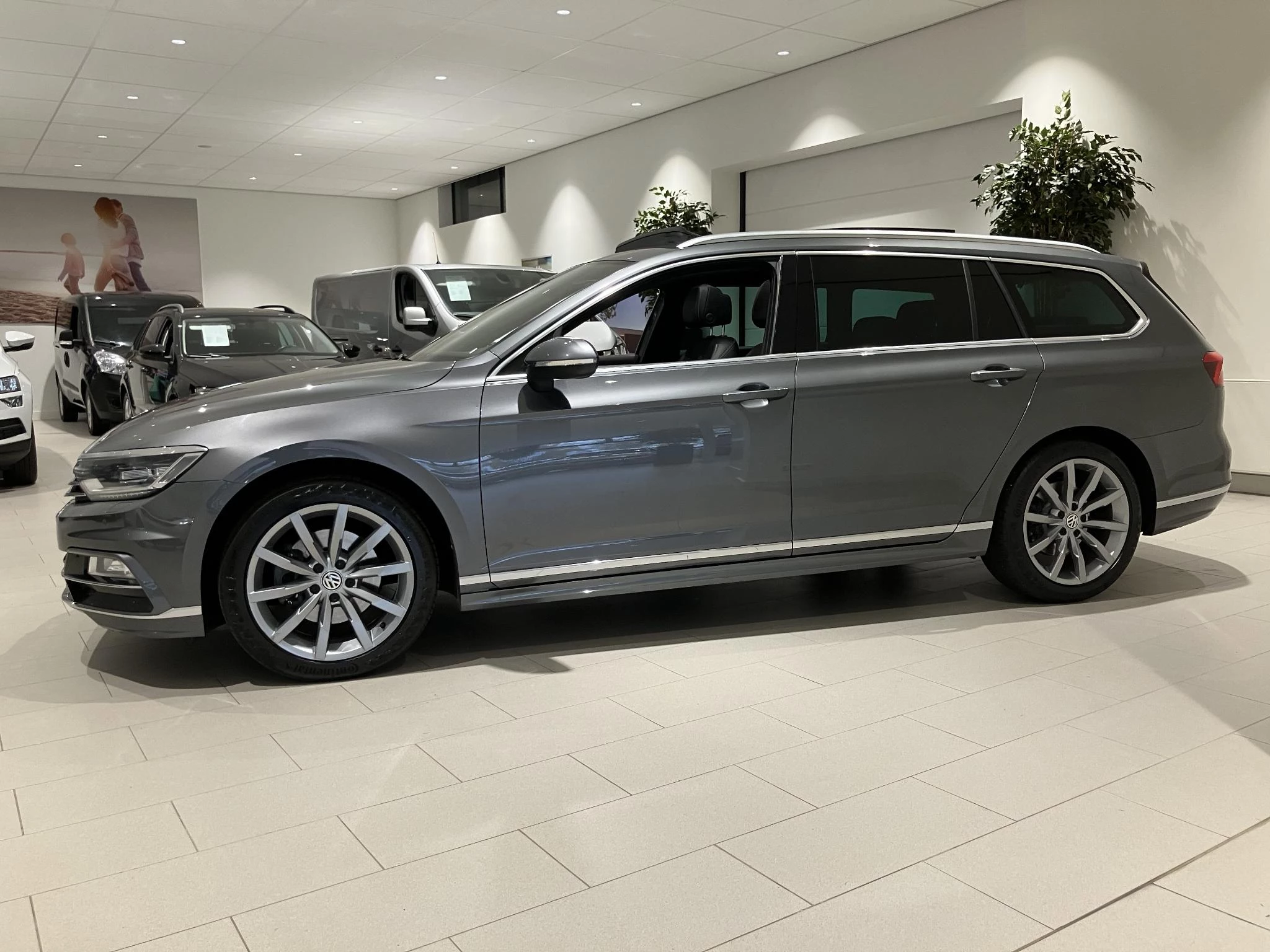 Volkswagen-Passat-image-2