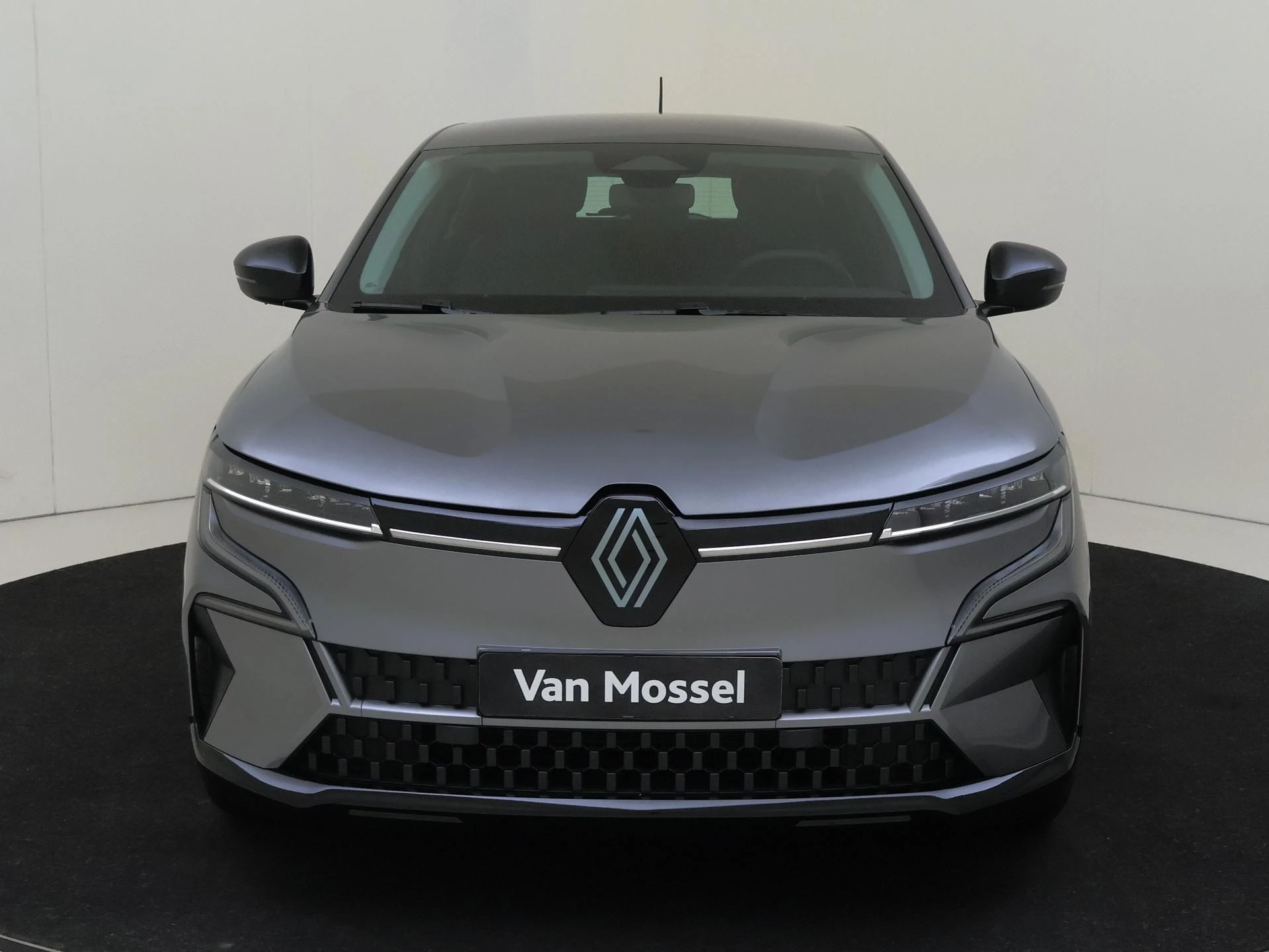 Renault-Megane E-Tech-image-8