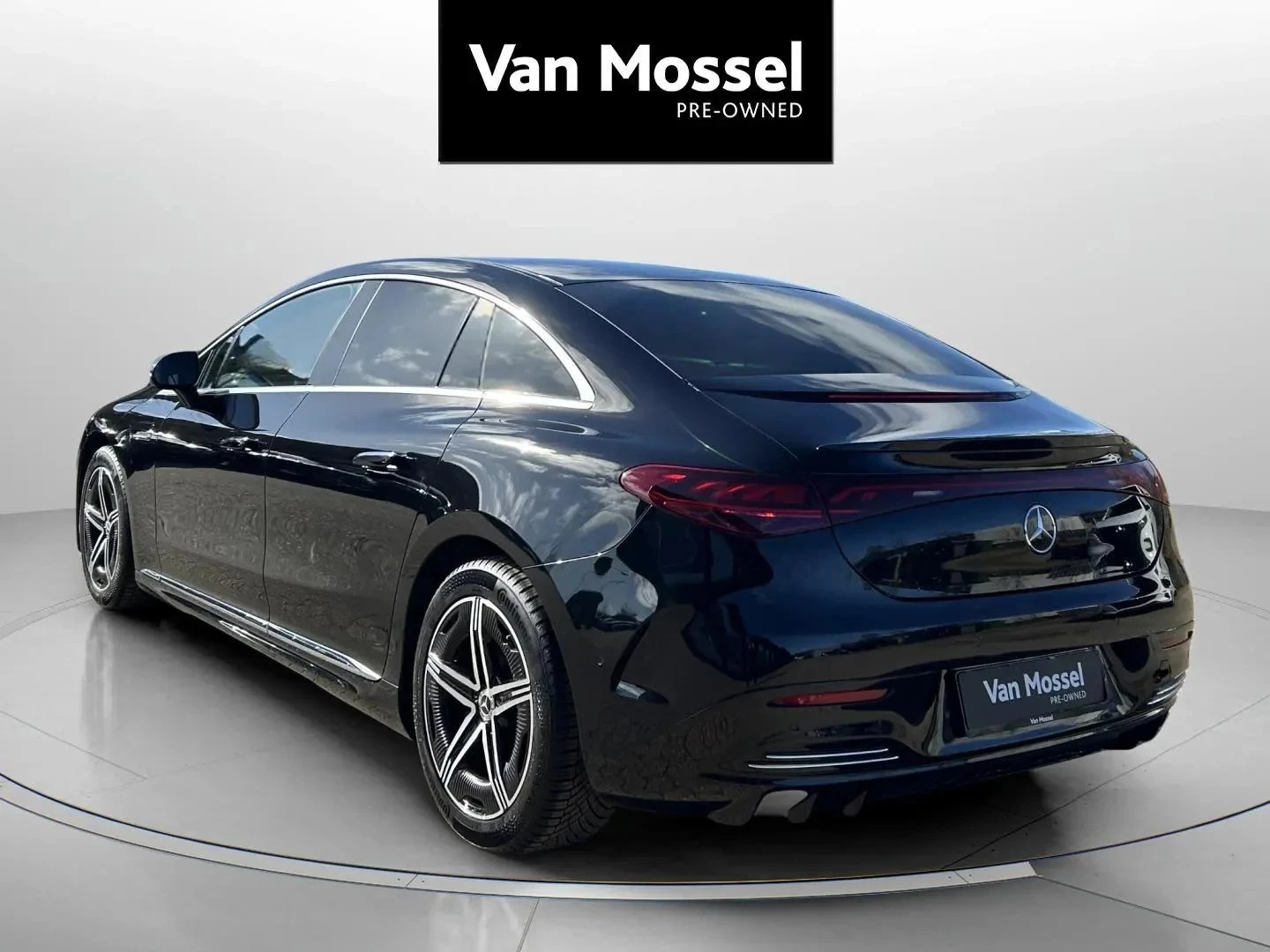 Mercedes-Benz-EQE-image-6