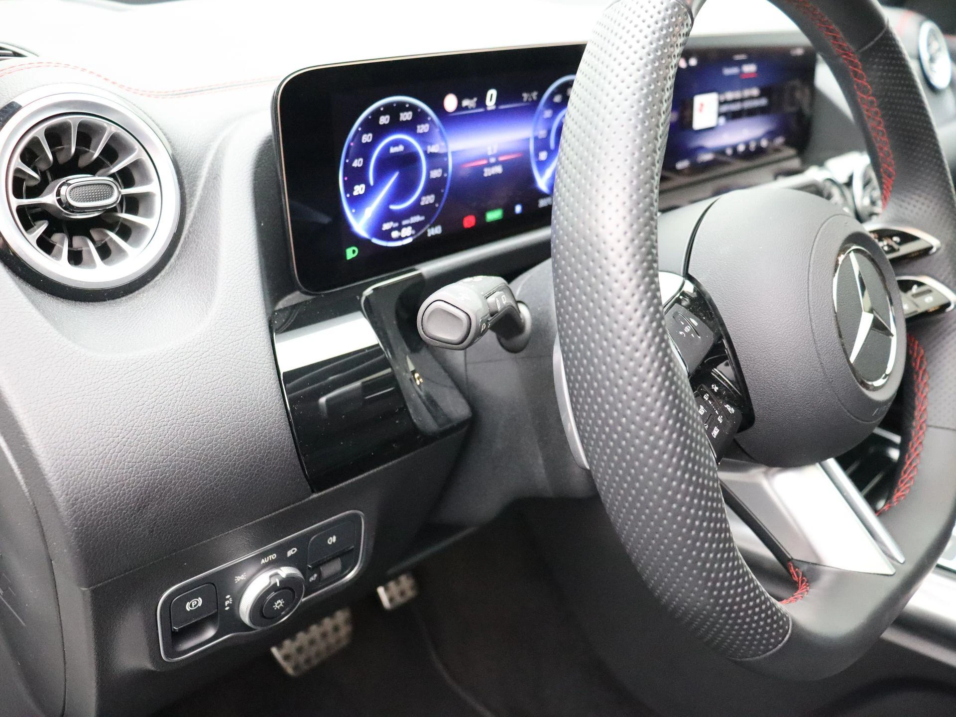 Mercedes-Benz EQA 250+ Star Edition + PANO + TREKHAAK + BURMESTER + HEAD UP +