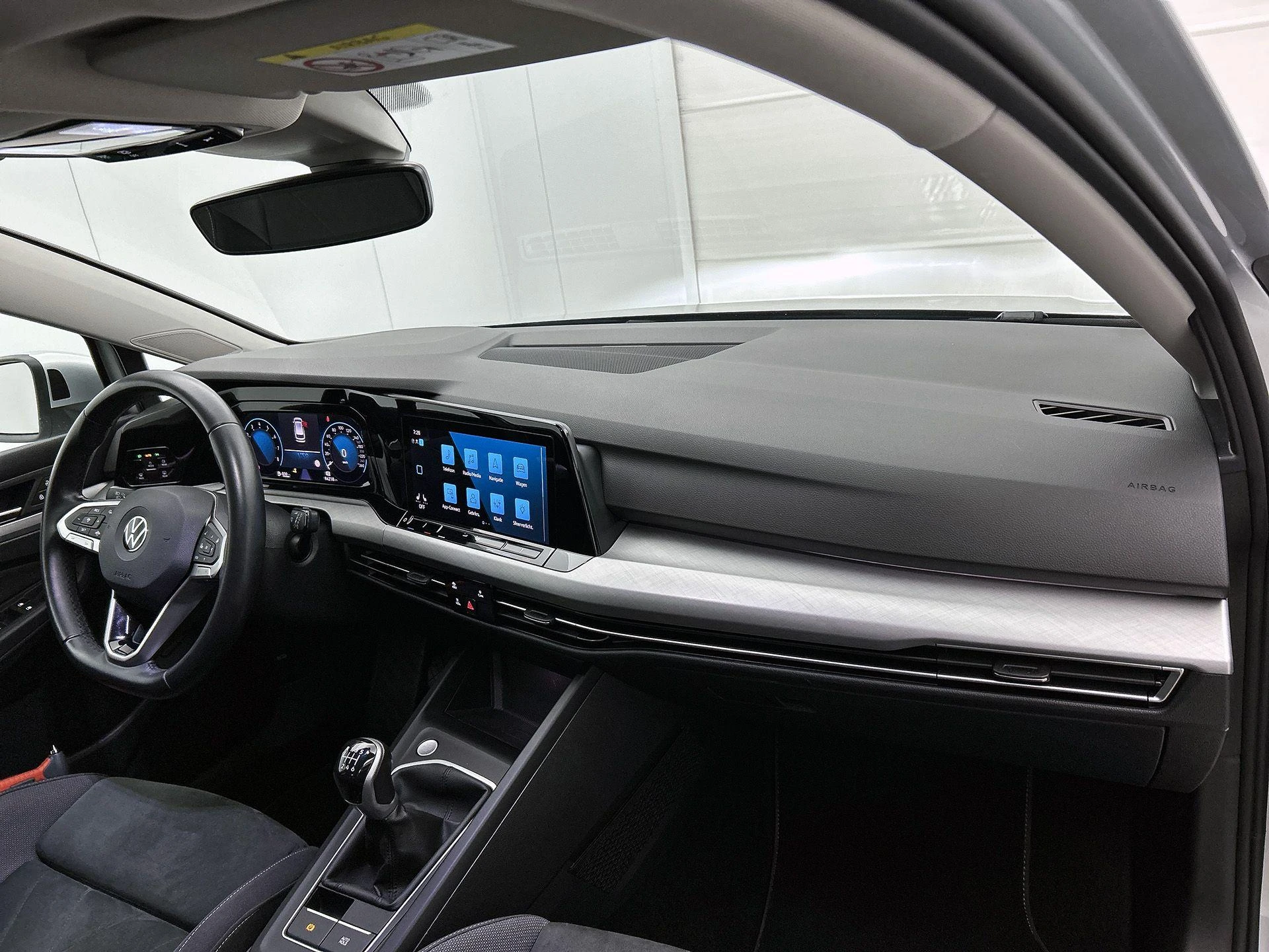Volkswagen-Golf-image-17