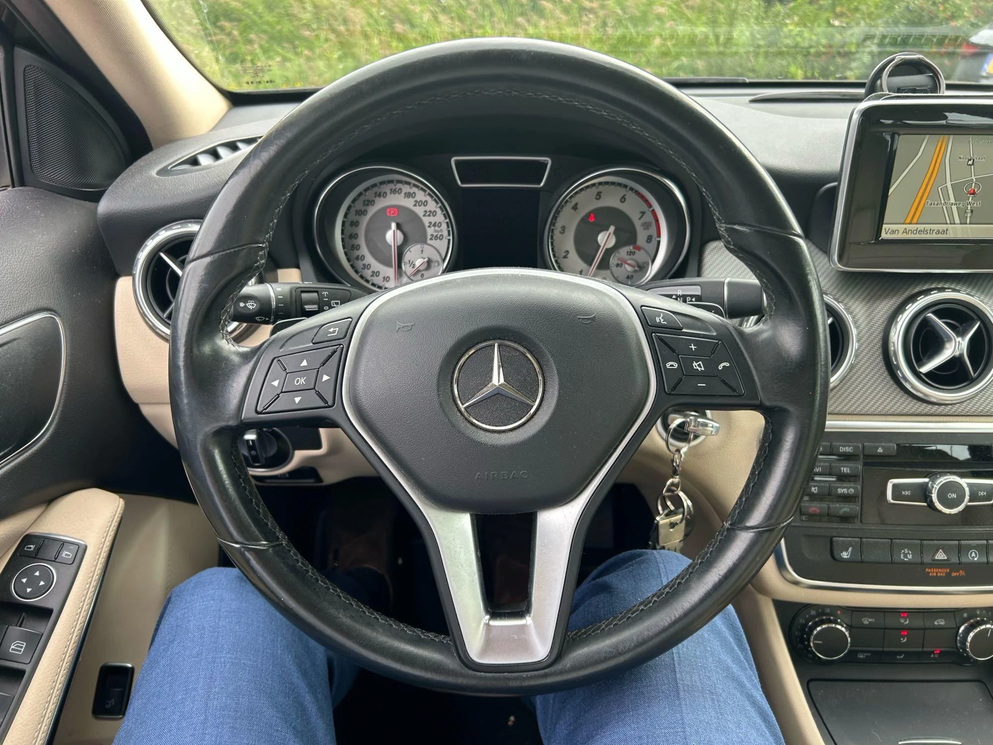 Mercedes-Benz-GLA-image-6