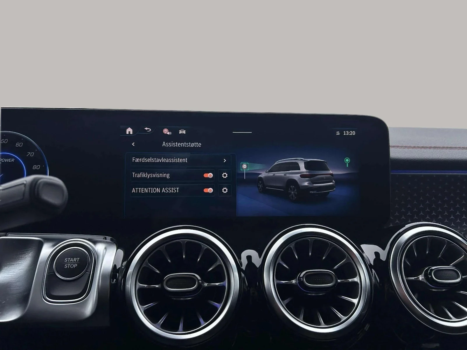 Mercedes-Benz-EQB-image-20