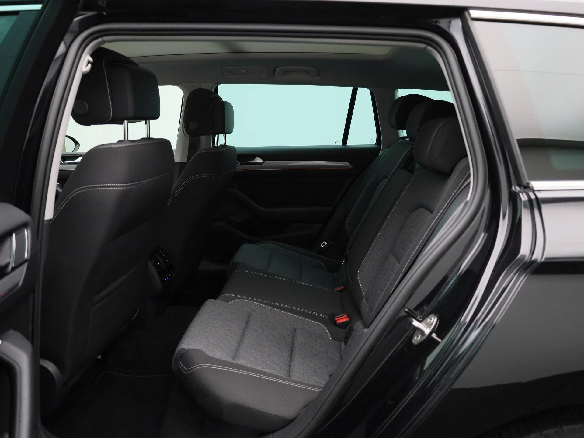 Volkswagen-Passat-image-9
