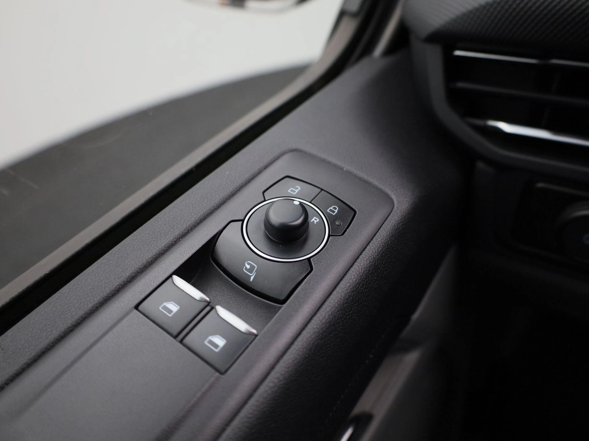 Ford-Transit Custom-image-21