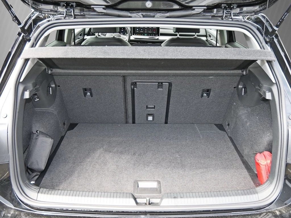 Volkswagen Golf VIII Lim. 1.5 eTSI Style *MATRIX*AHK*ACC*360°*NAVI*