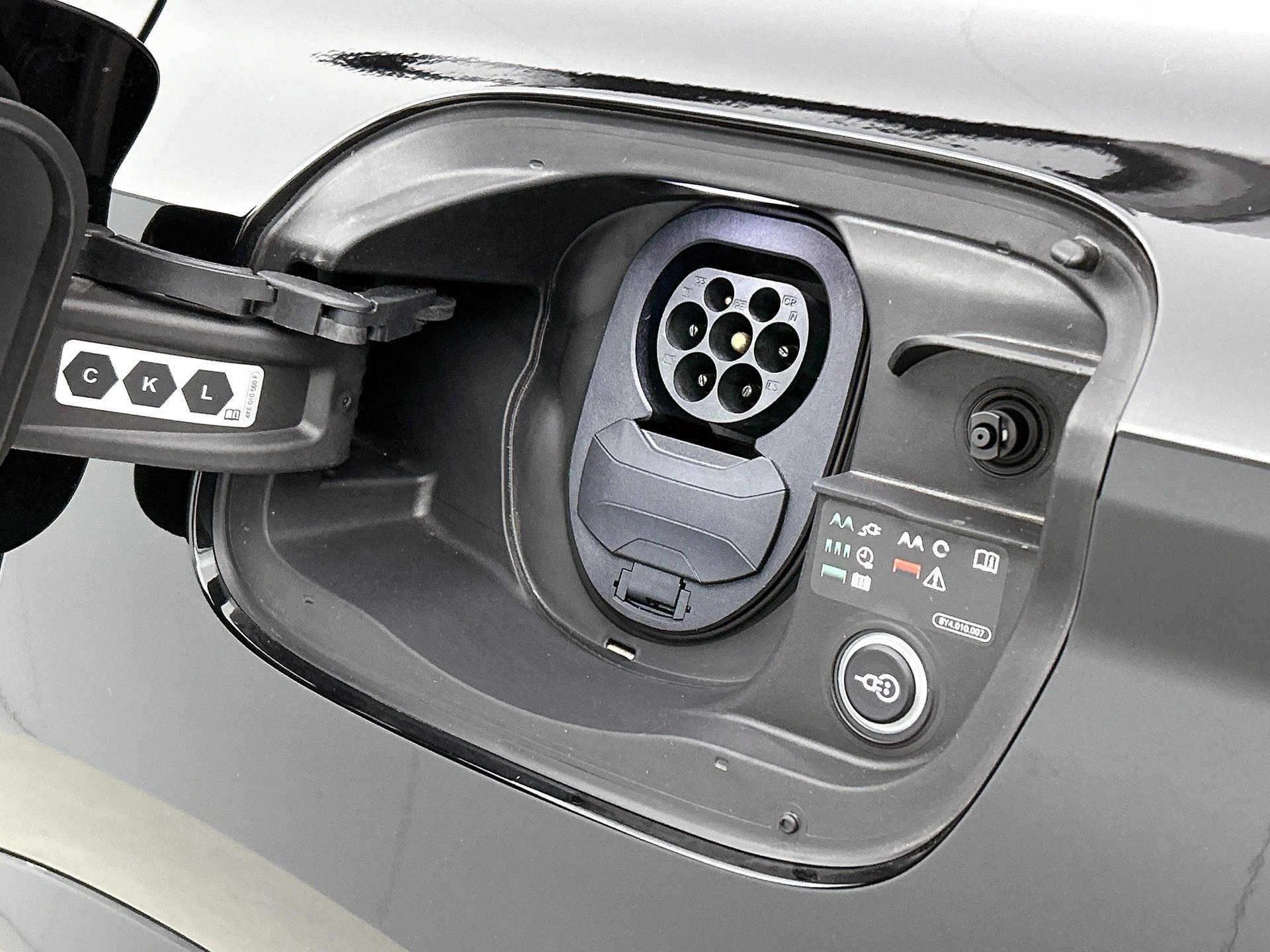 Audi-Q6 e-tron-image-8
