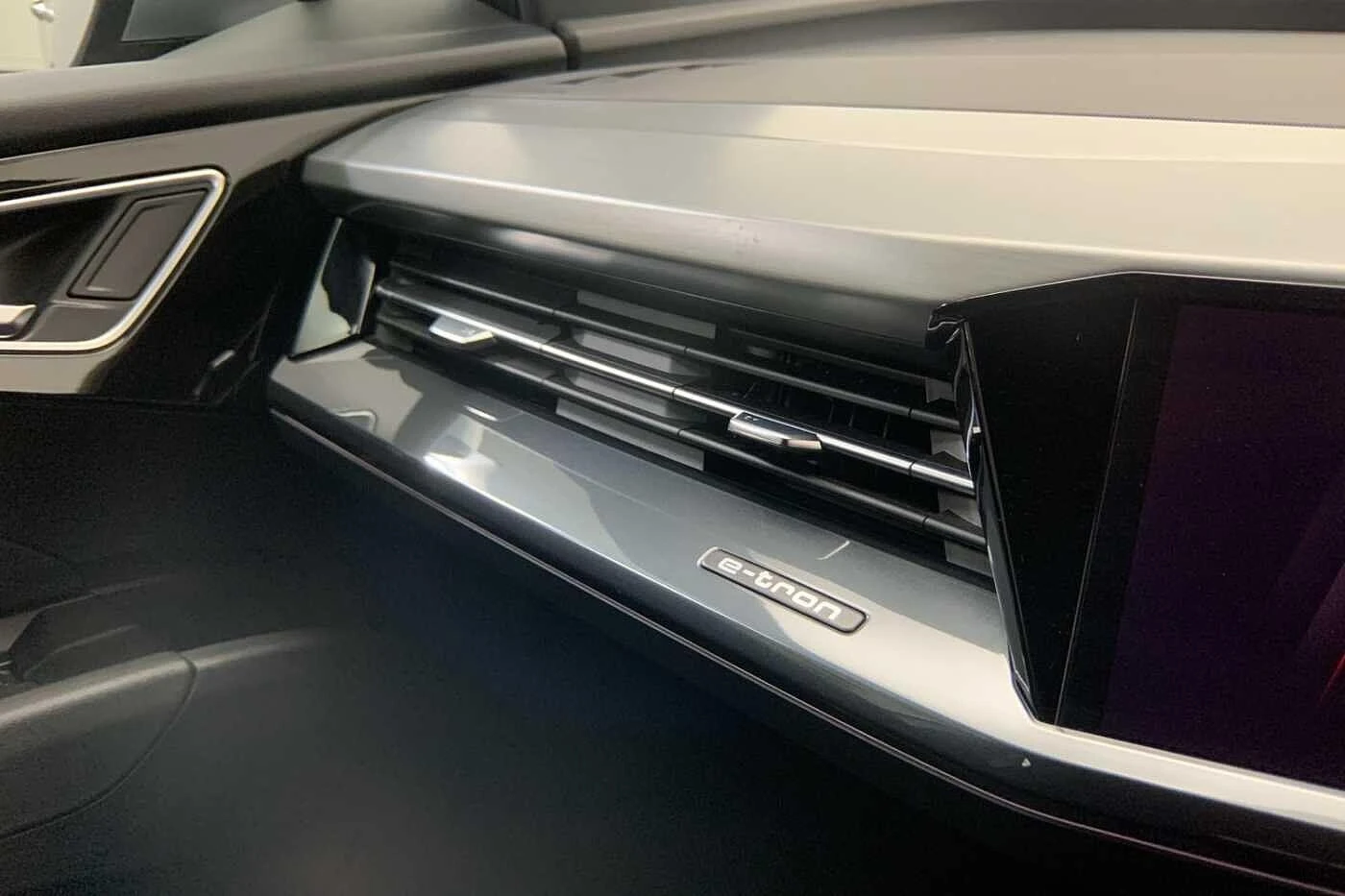 Audi-Q4 e-tron-image-13