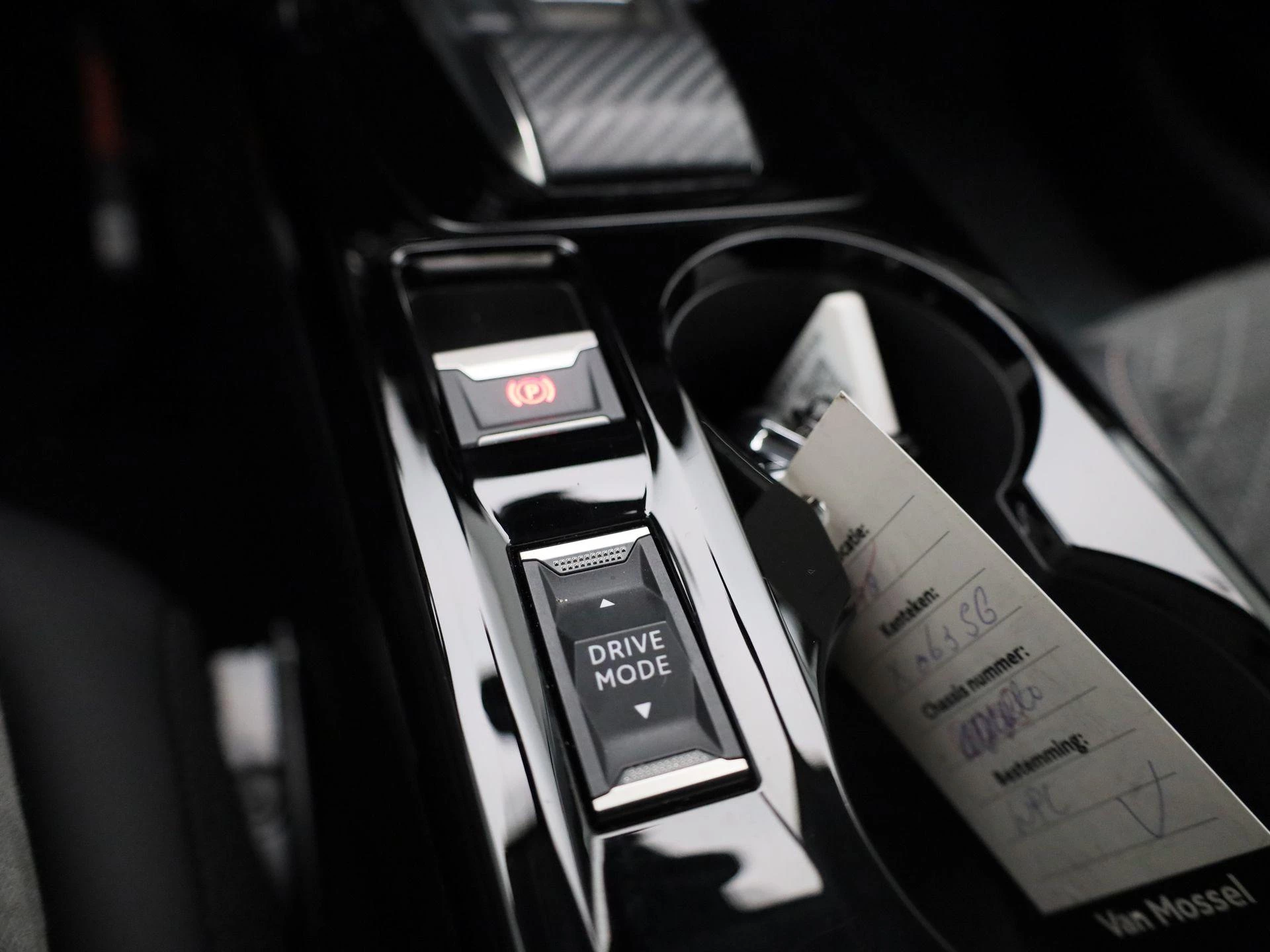 Peugeot-e-208-image-25