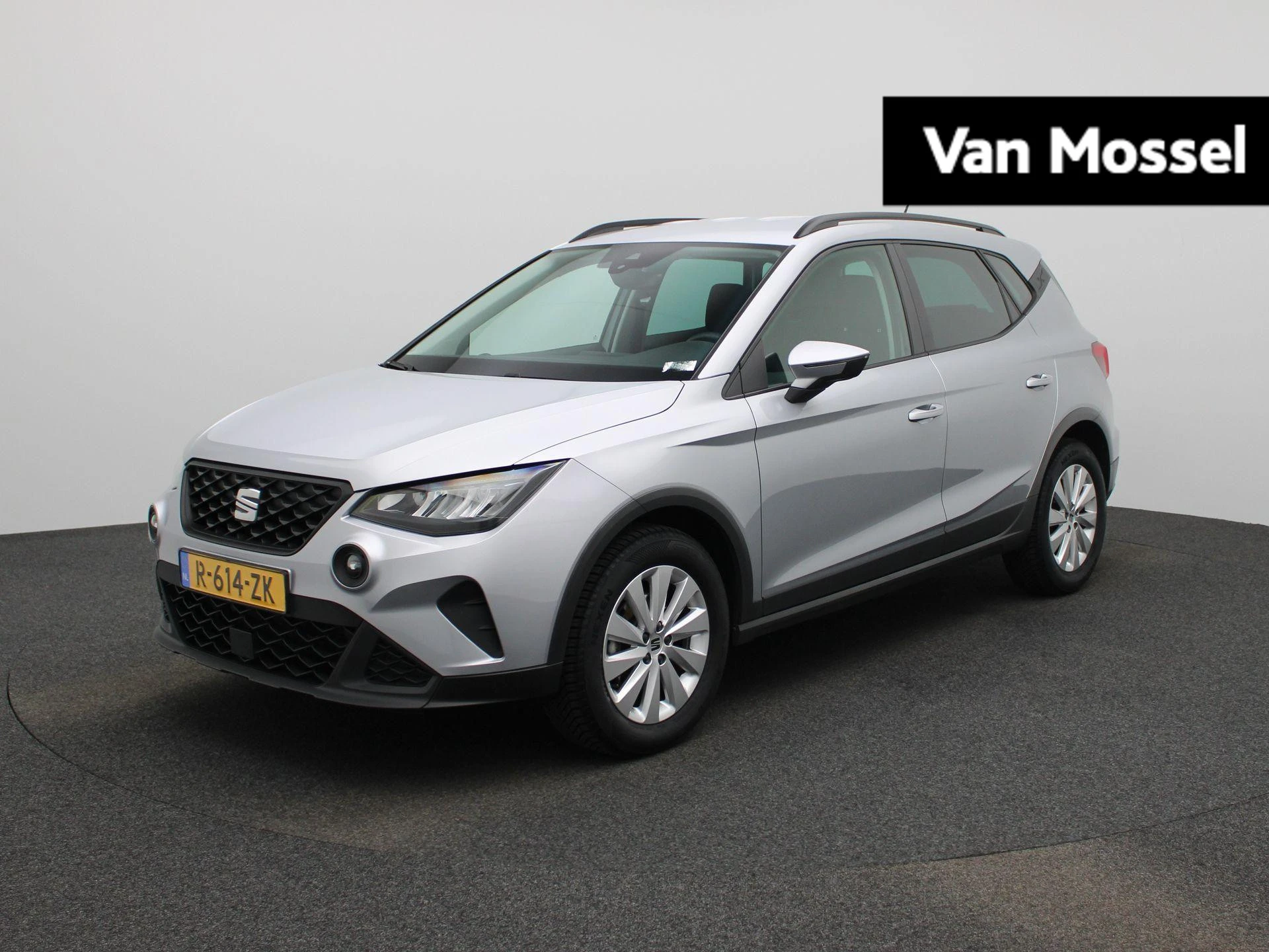 SEAT-Arona-image-0