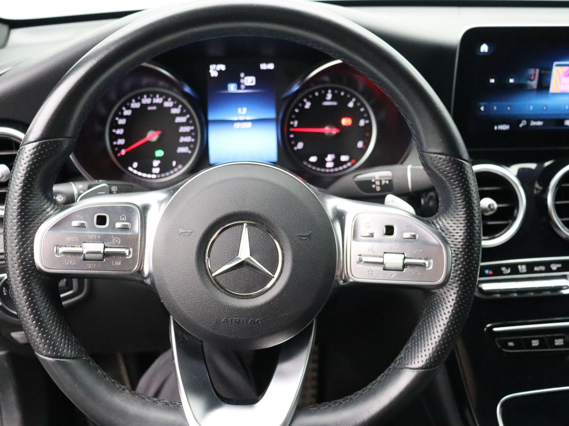 Mercedes-Benz-GLC-image-10