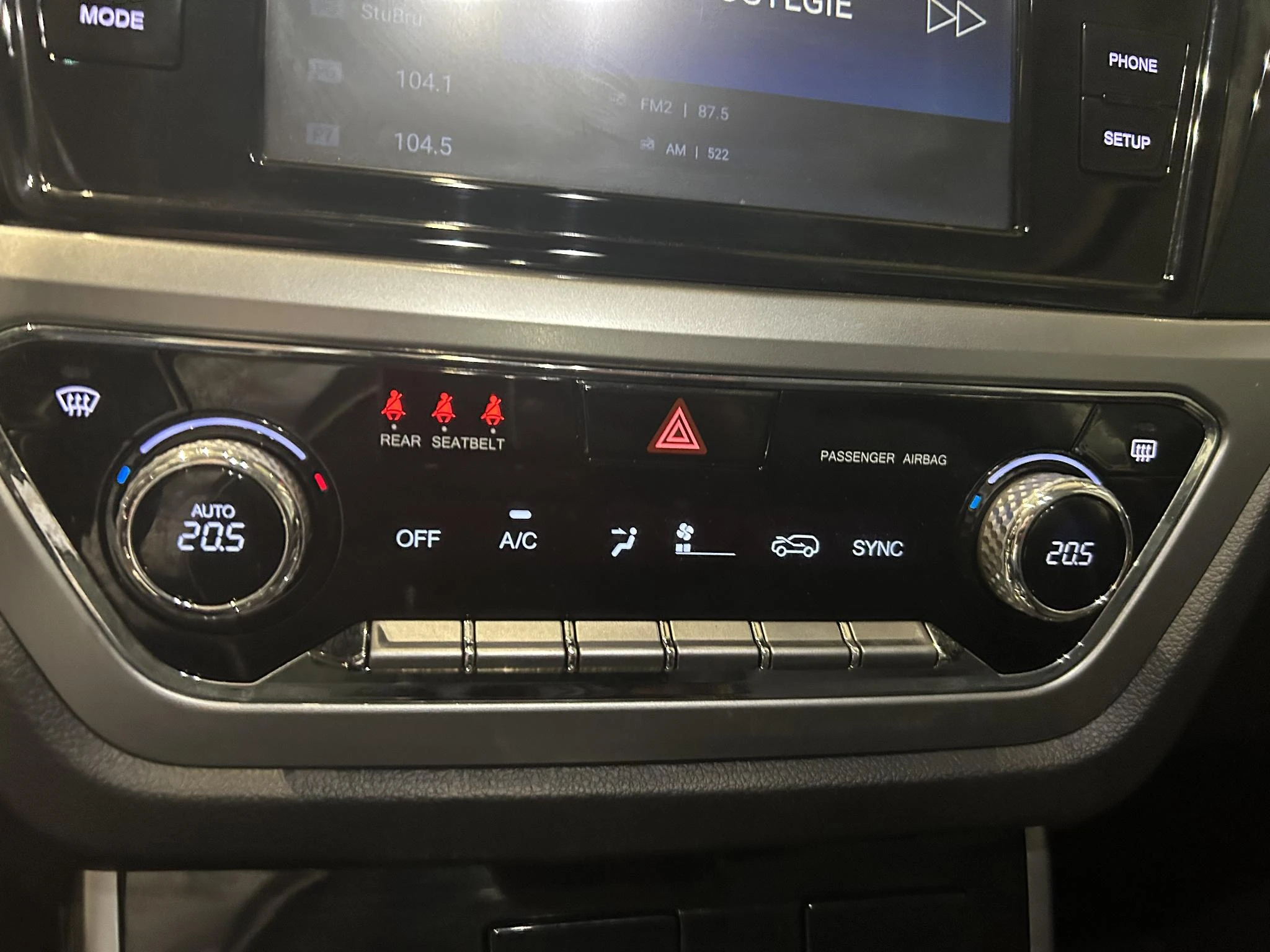 Mercedes-Benz-GLC-image-17