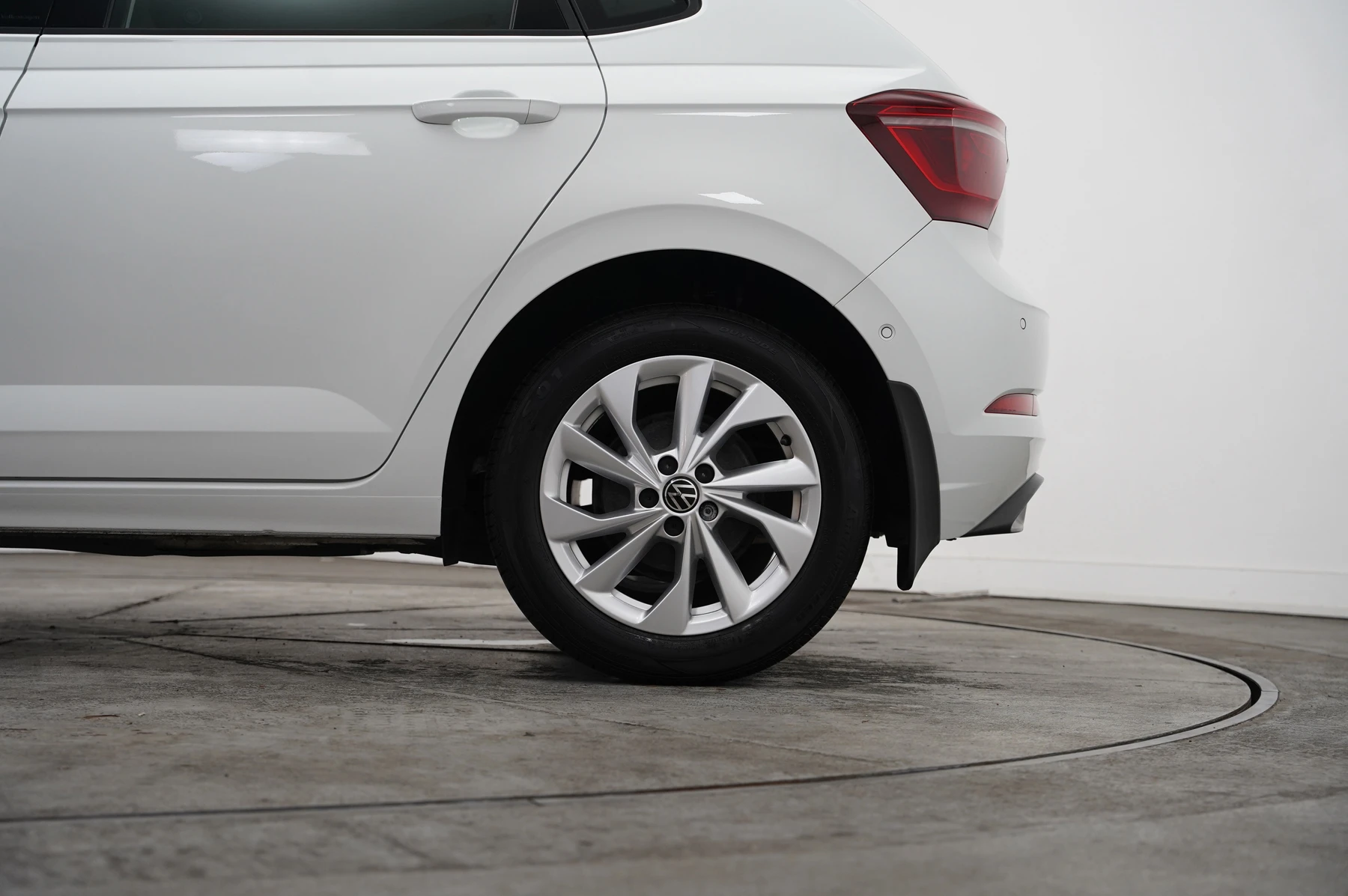Volkswagen-Polo-image-32