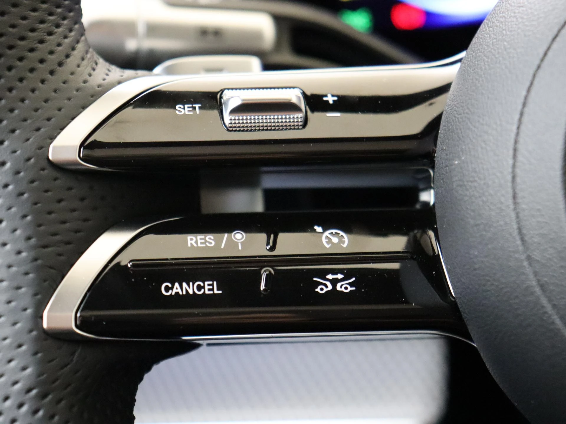Mercedes-Benz-C-Klasse-image-11