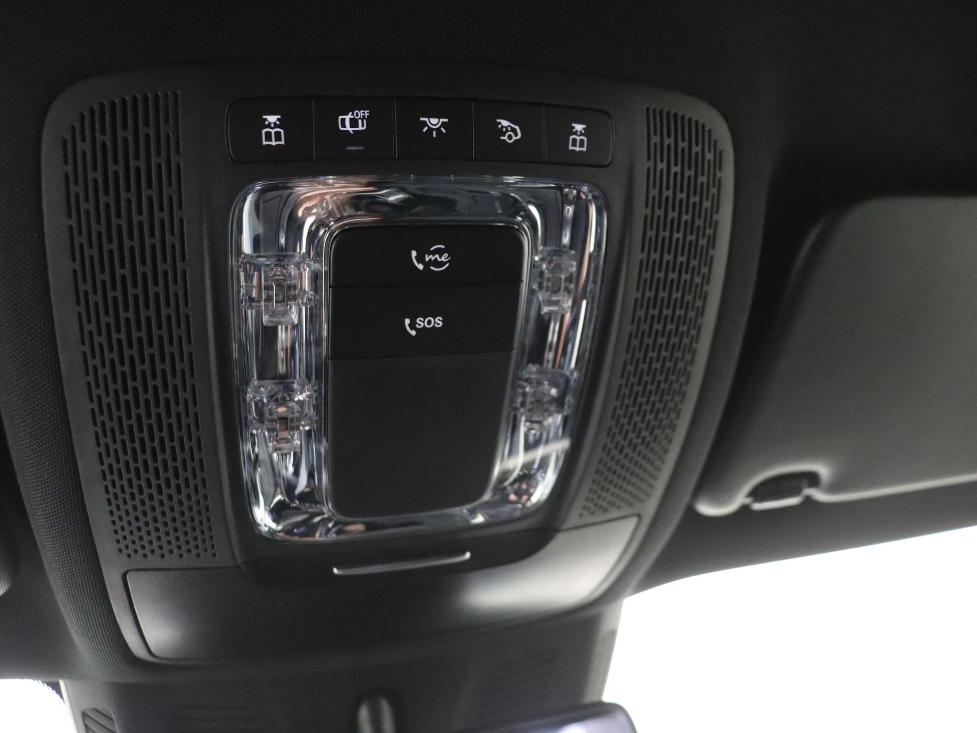 Mercedes-Benz-GLB-image-21
