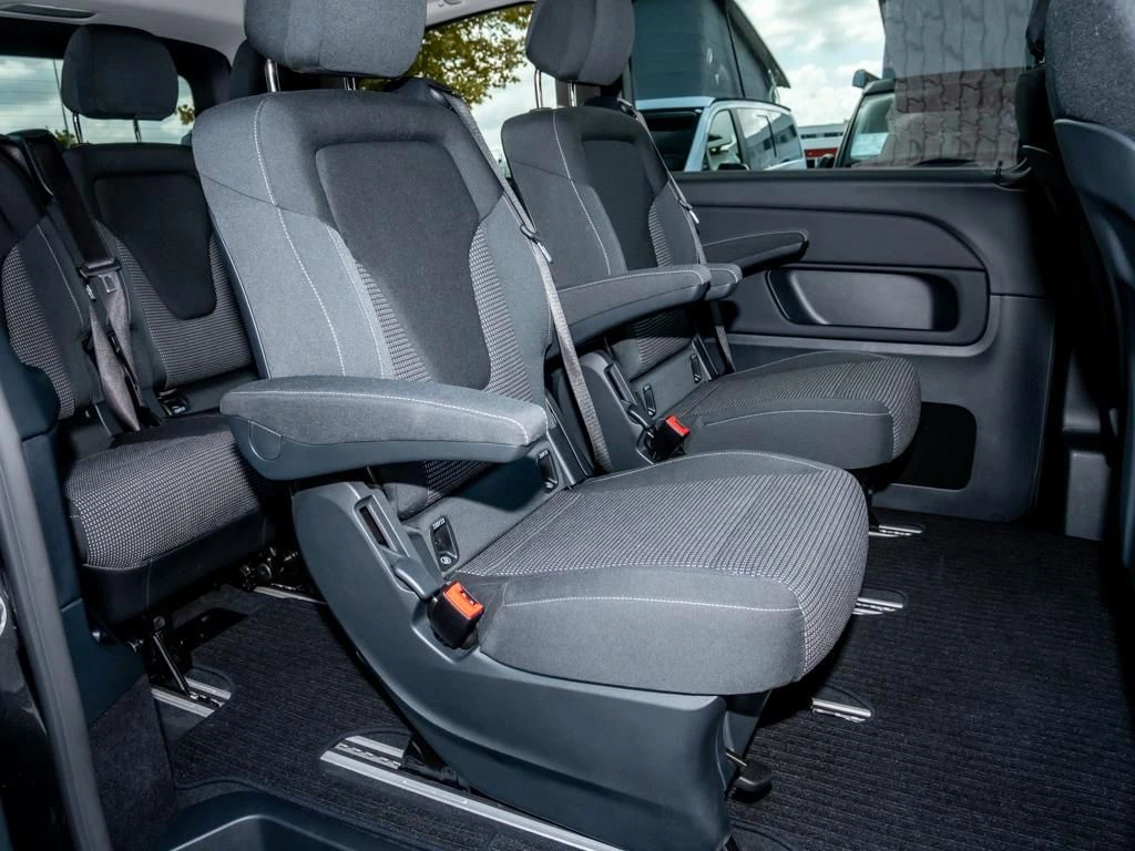 Mercedes-Benz-V-Klasse 220 d-image-12
