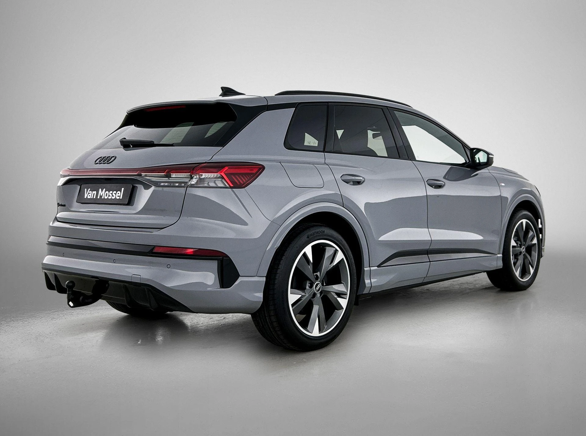 Audi-Q4 e-tron-image-3