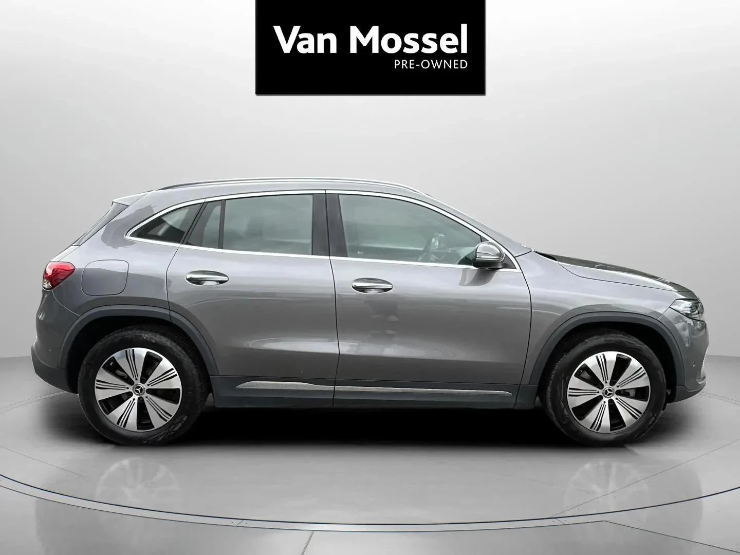 Mercedes-Benz-EQA-image-3