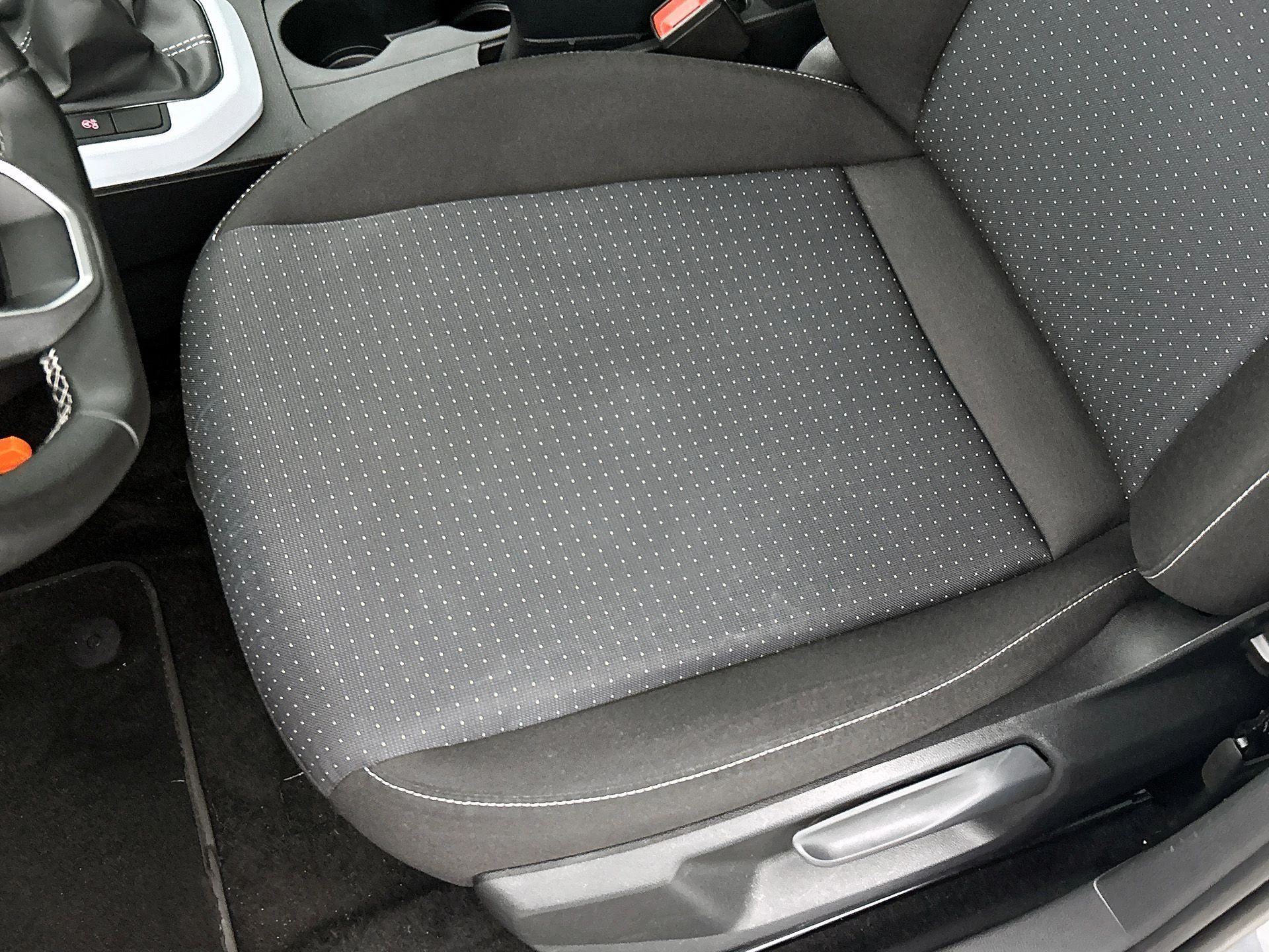 SEAT-Arona-image-14