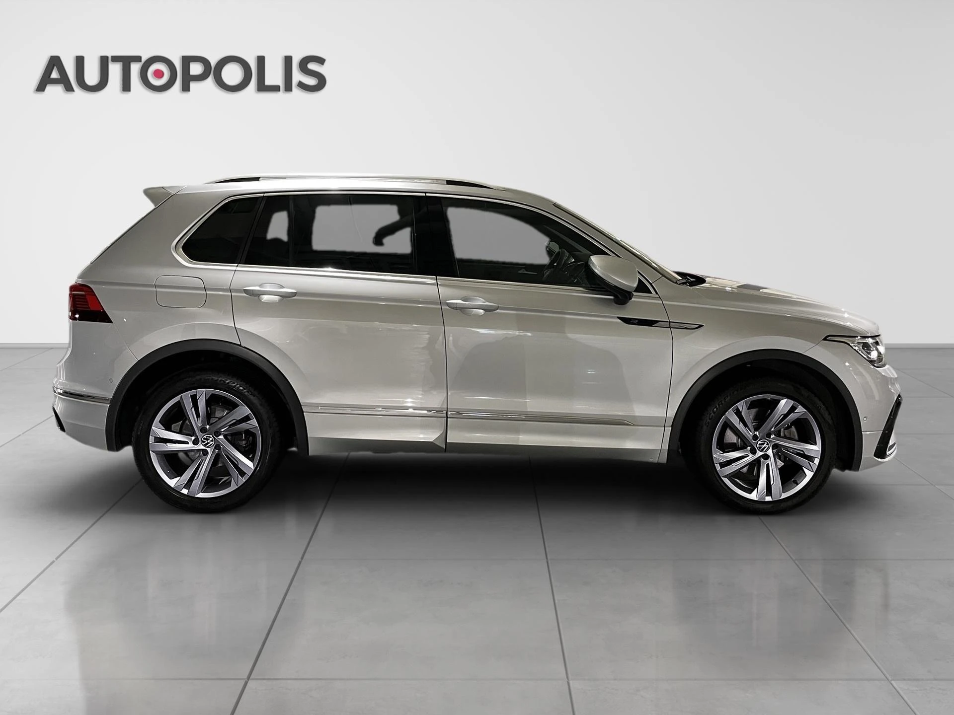 Volkswagen-Tiguan-image-15
