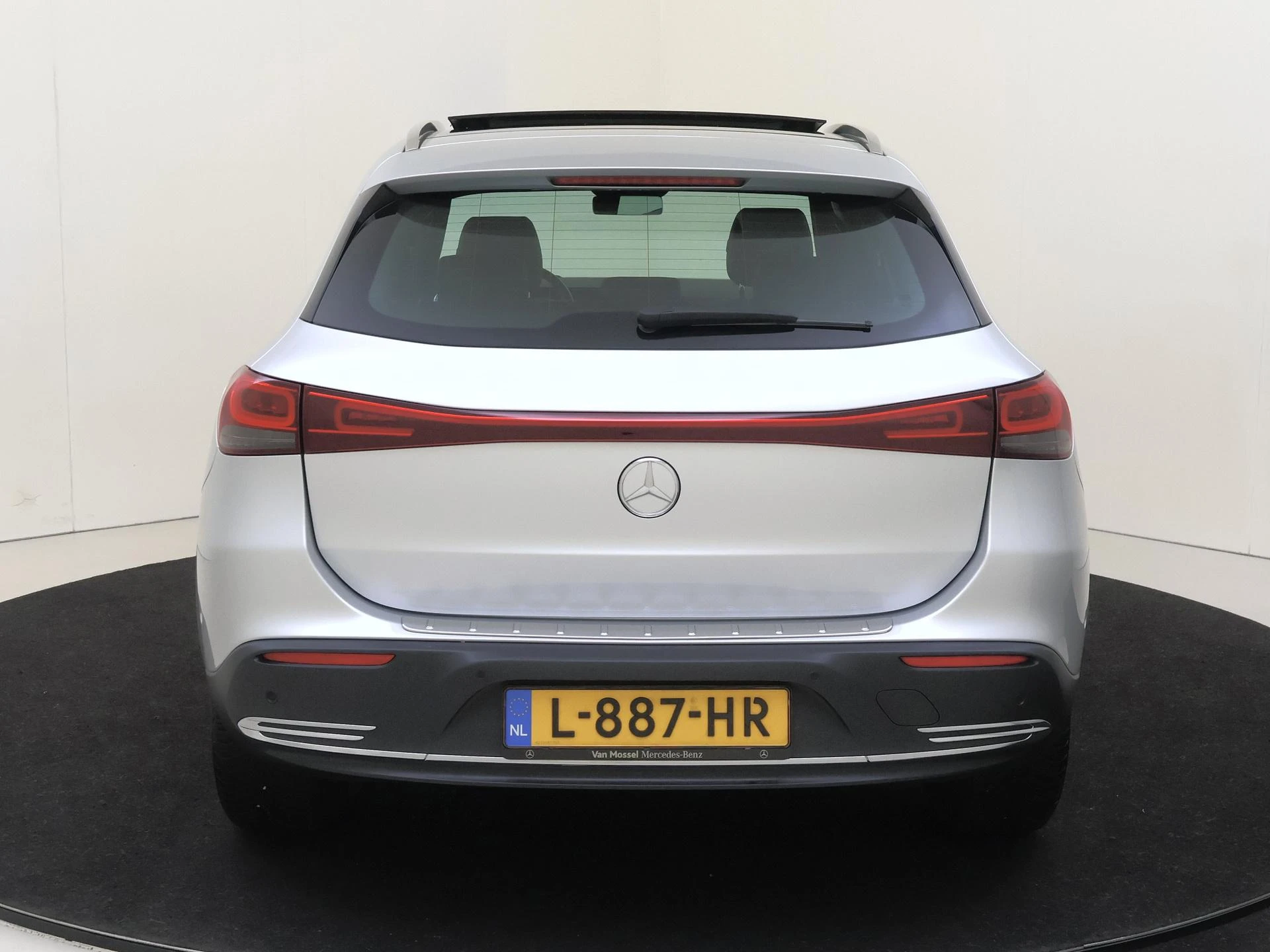 Mercedes-Benz-EQA-image-6
