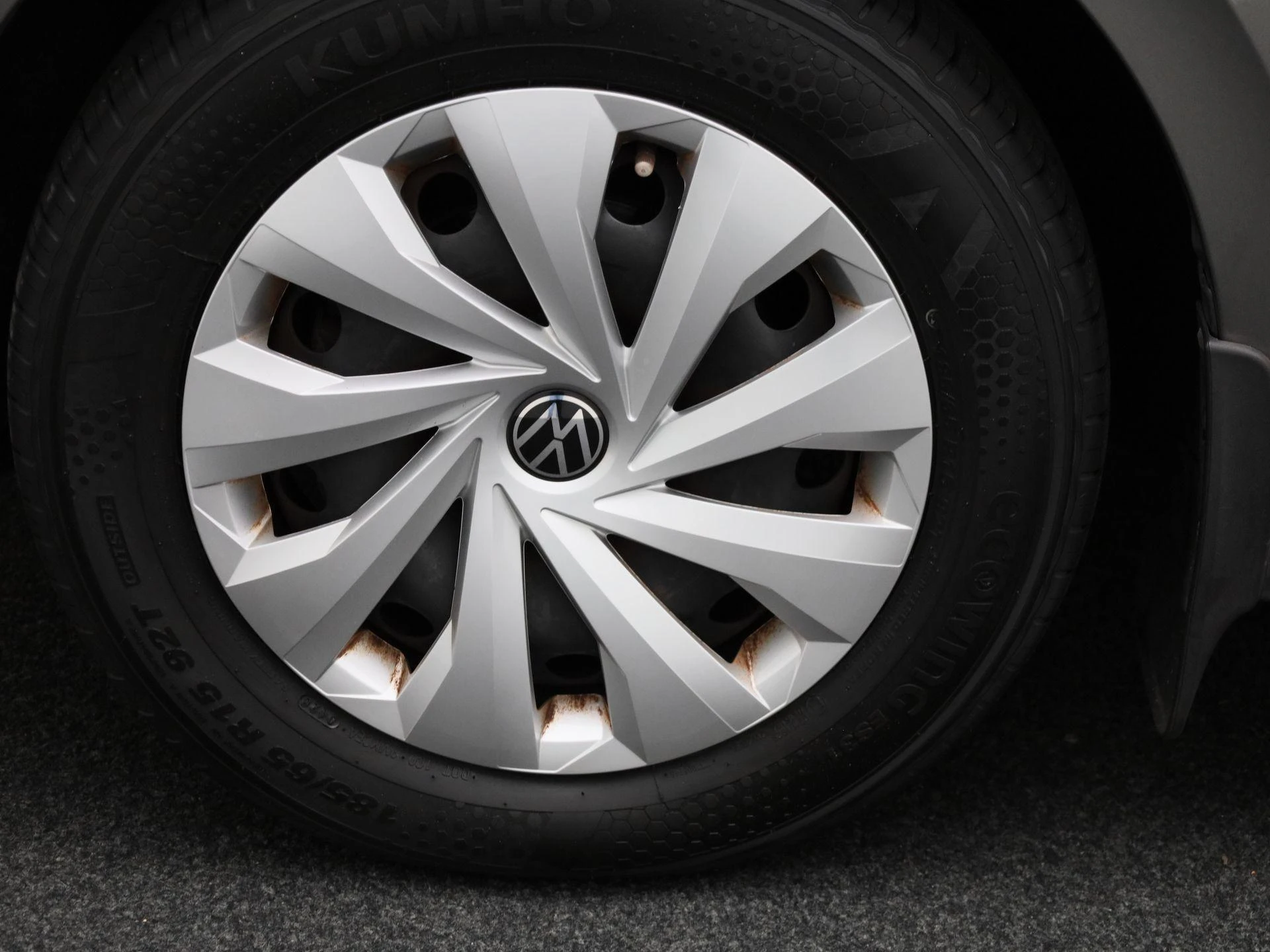 Volkswagen-Polo-image-12