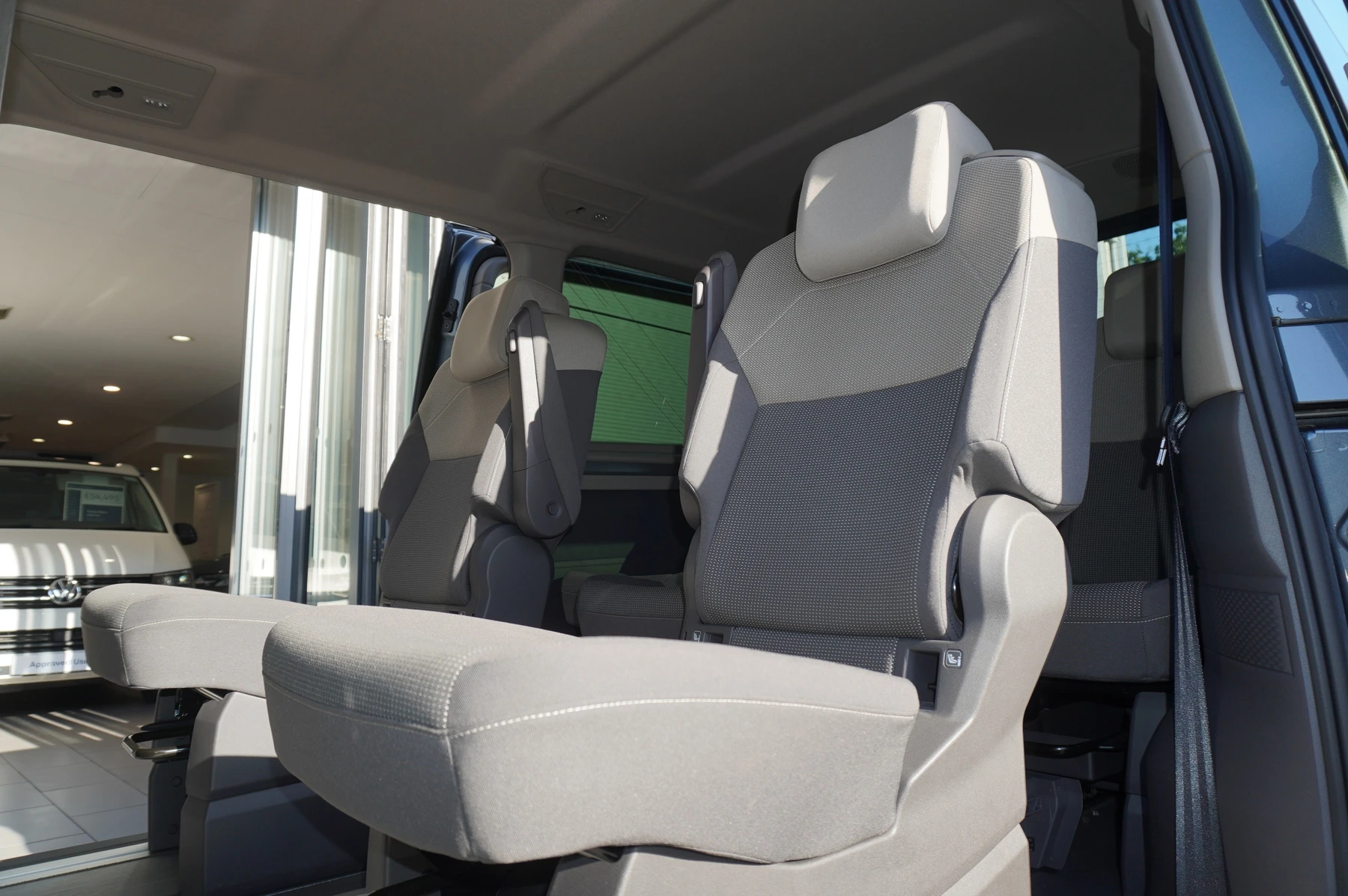Volkswagen-Multivan-image-10