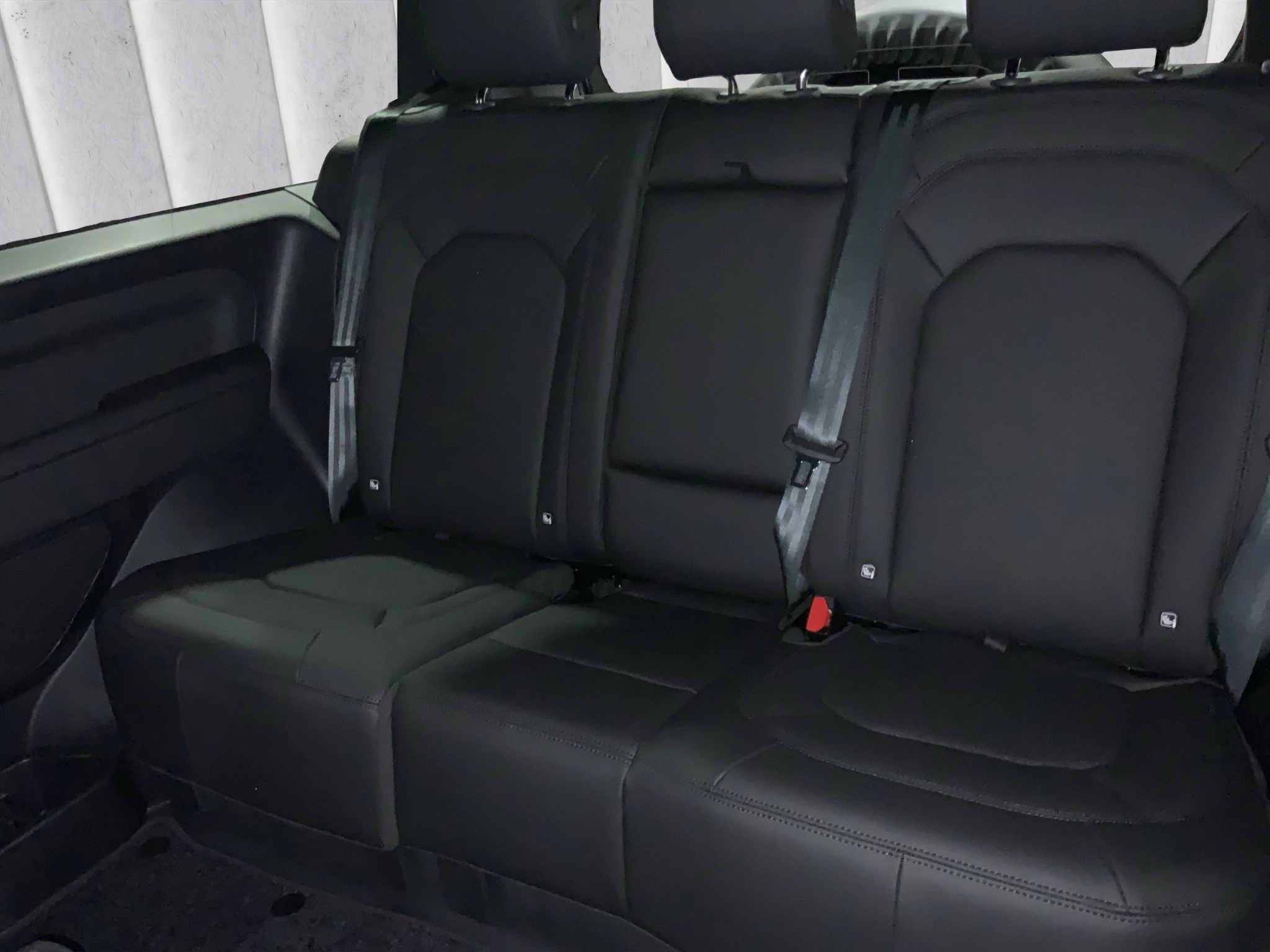 Land Rover Defender 90 X-Dynamic SE D250
