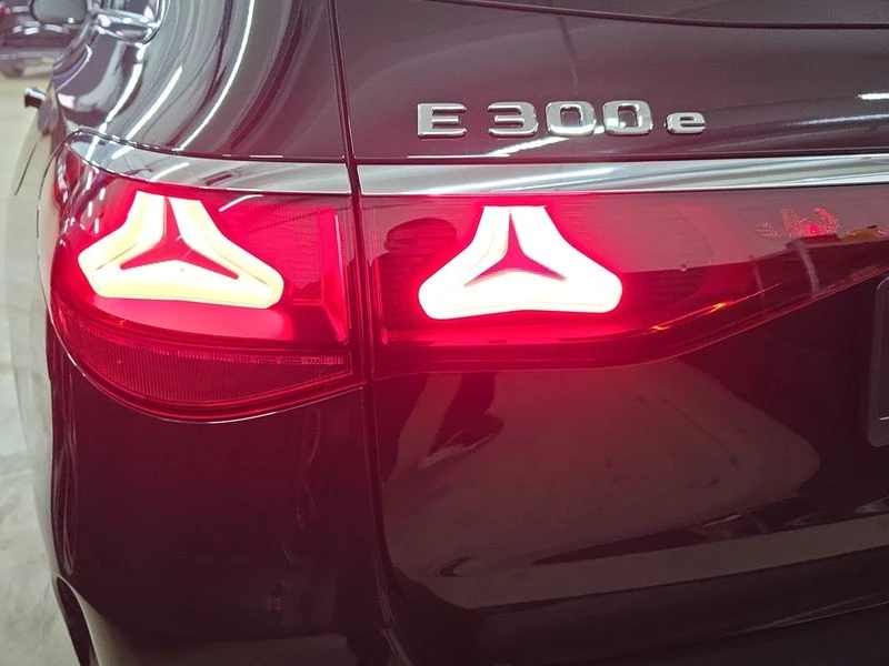 Mercedes-Benz E-Klasse 300 e T AMG AHK SPUR DISTRO NIGHT LHZ LED AMG LineW214 E 300 e T AMG AHK SPUR DISTRO NIGHT LHZ LED AMG Line