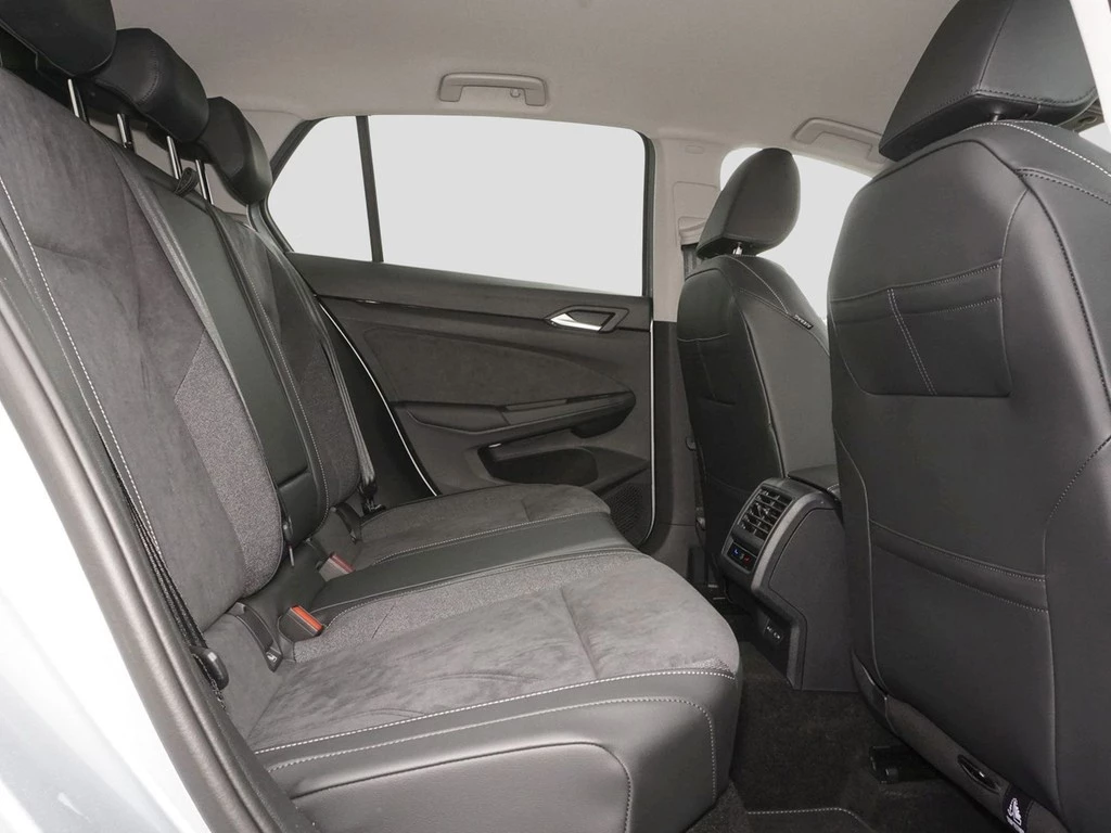 Volkswagen Golf VIII 1.5 eTSI DSG Style Business Premium