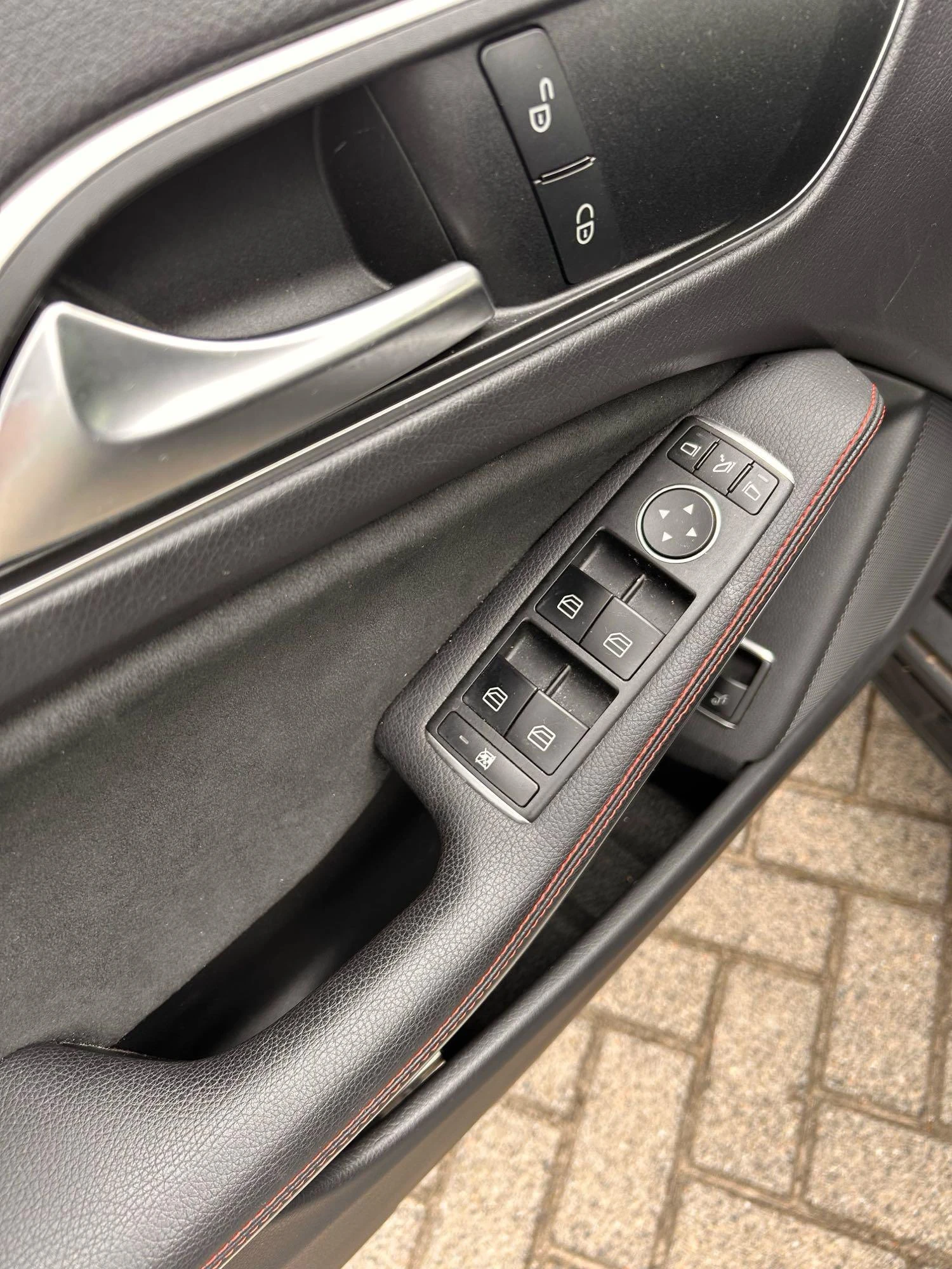 Mercedes-Benz-GLA-image-22