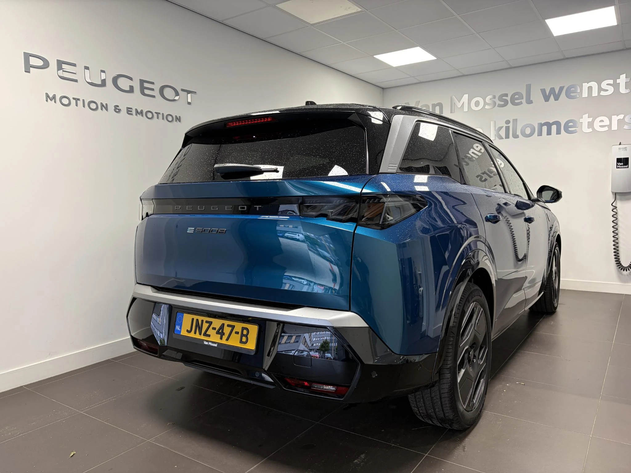 Peugeot-e-5008-image-3