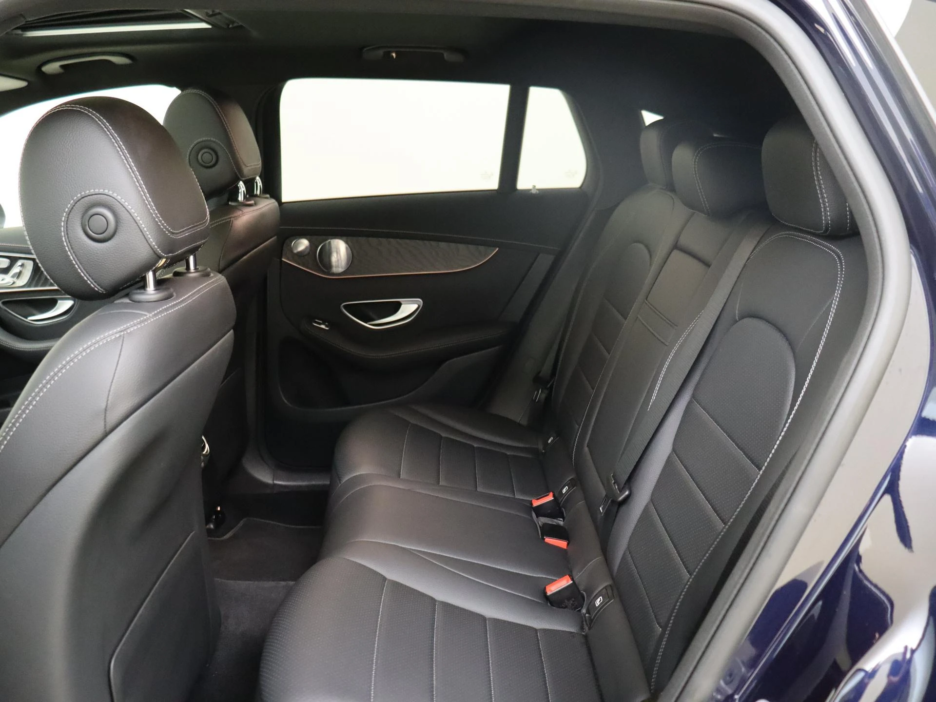 Mercedes-Benz-EQC-image-15