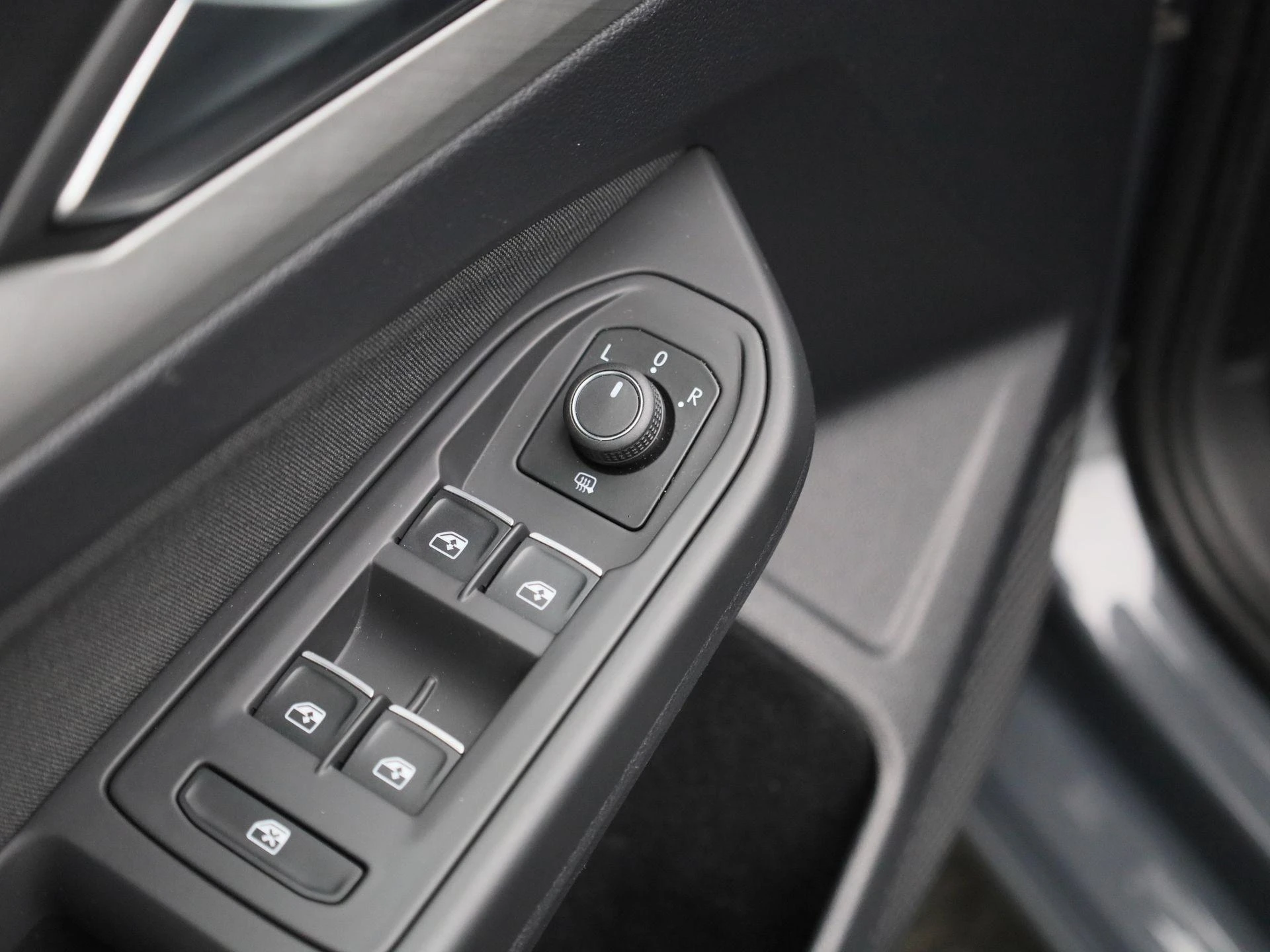 Volkswagen-Golf-image-27