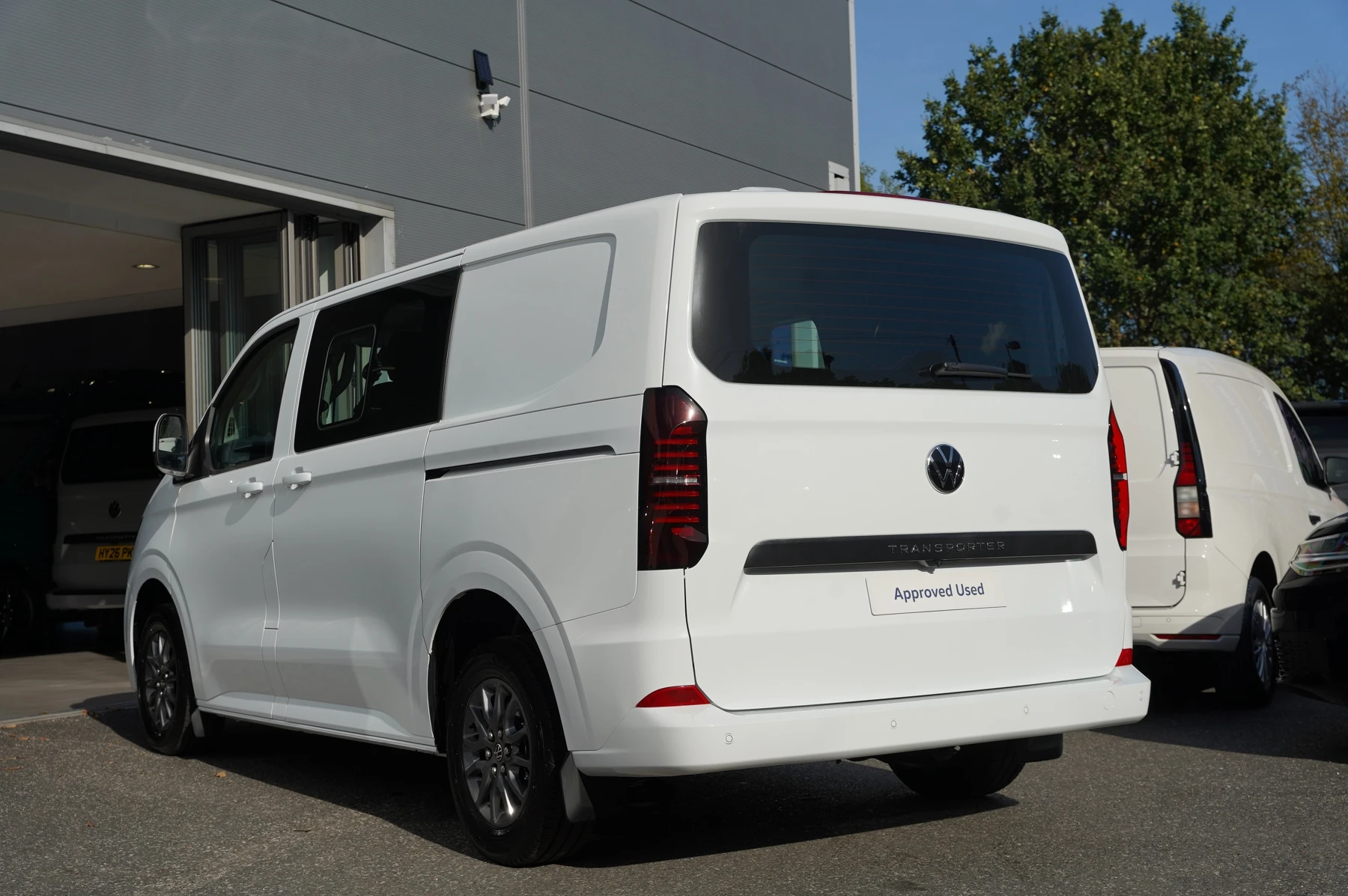 Volkswagen-Transporter-image-2