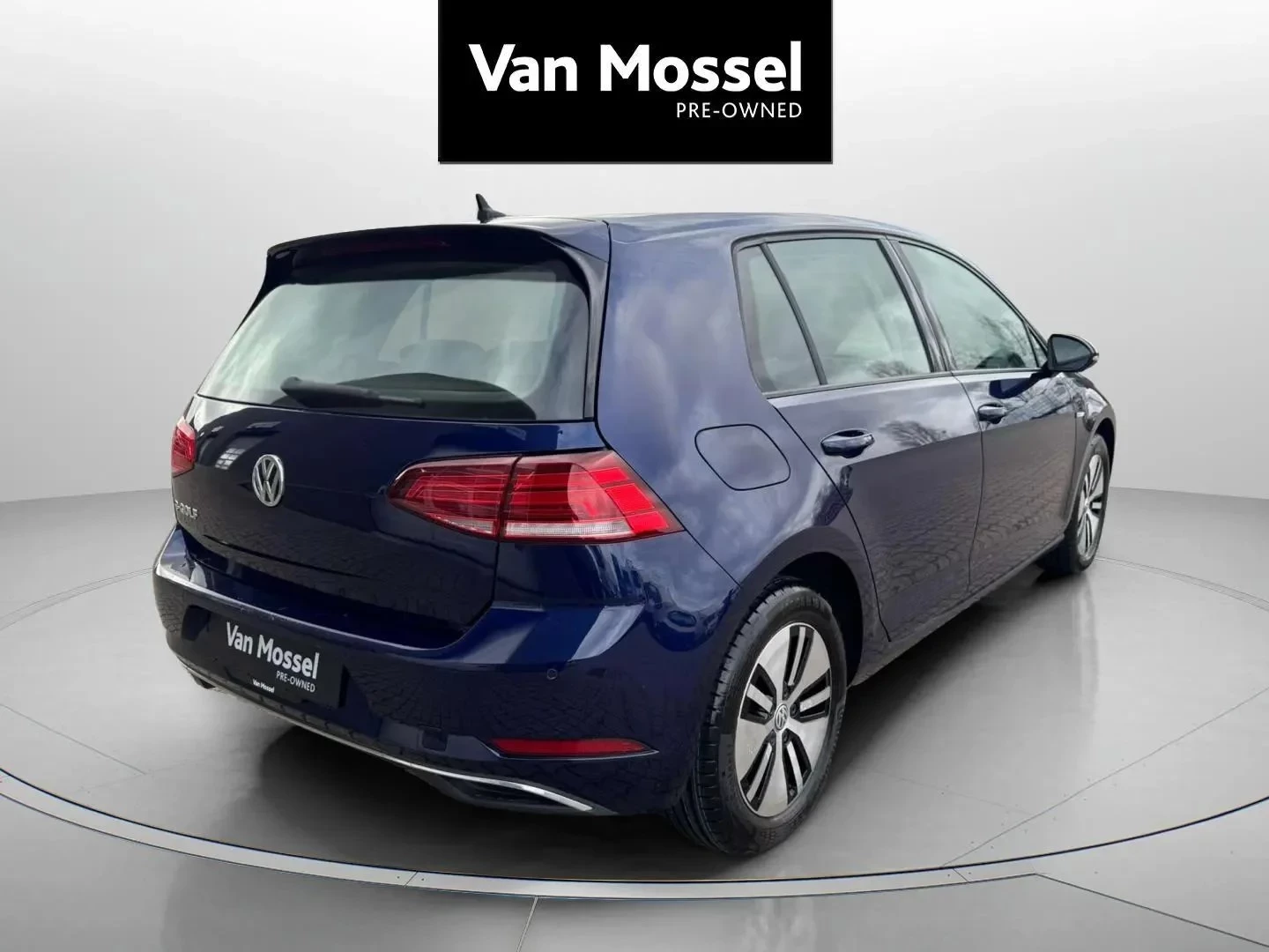 Volkswagen-e-Golf-image-4