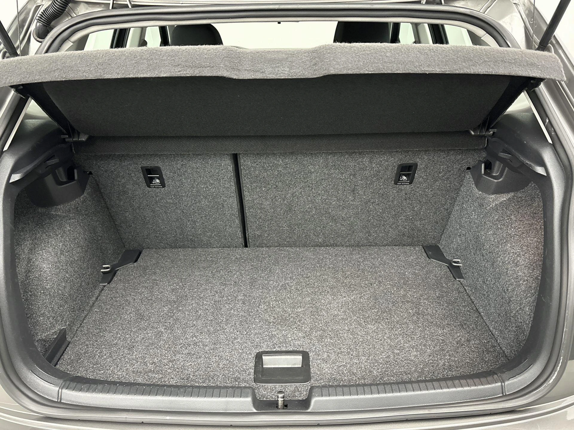 Volkswagen-Polo-image-8
