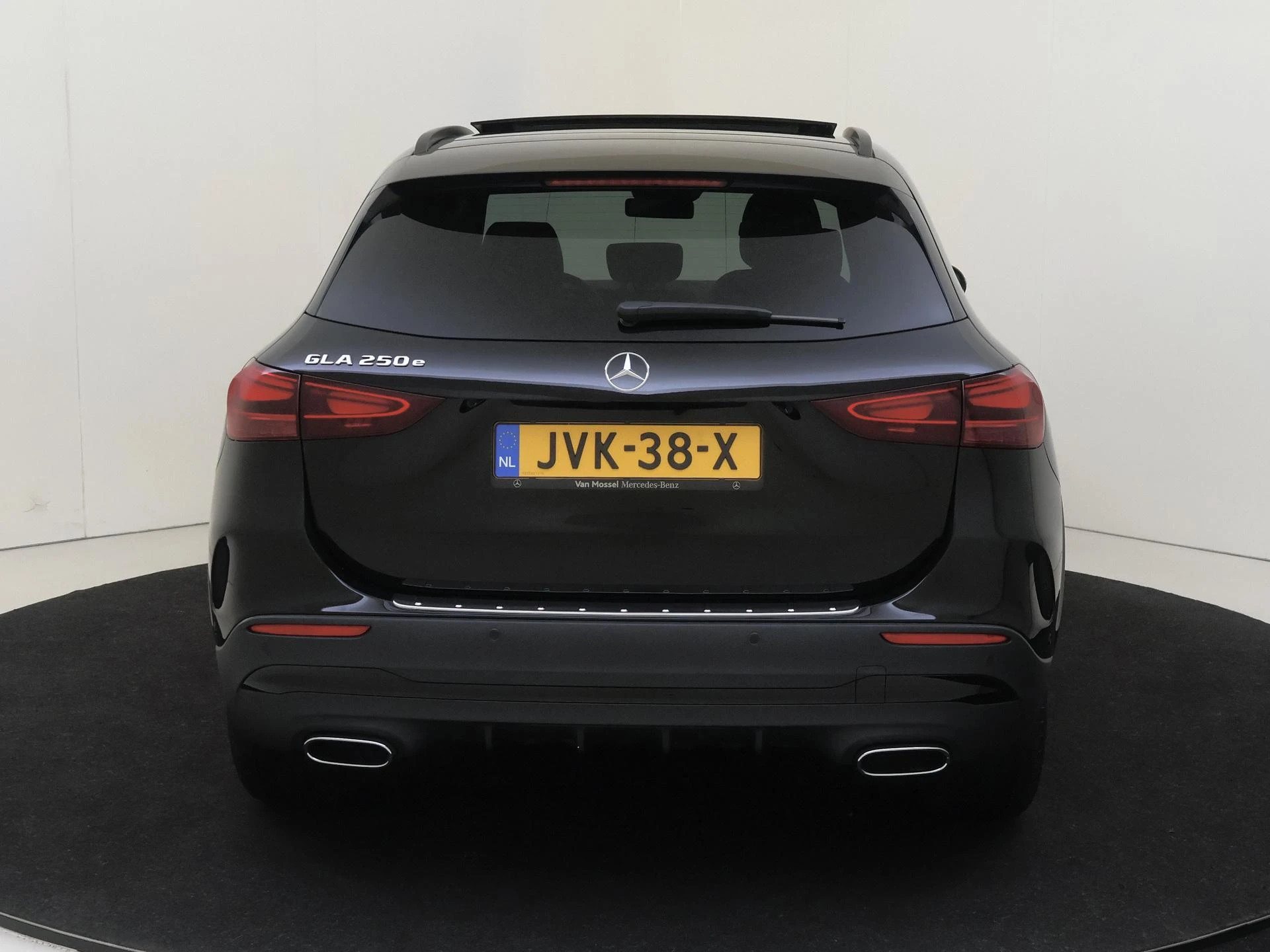 Mercedes-Benz-GLA-image-7