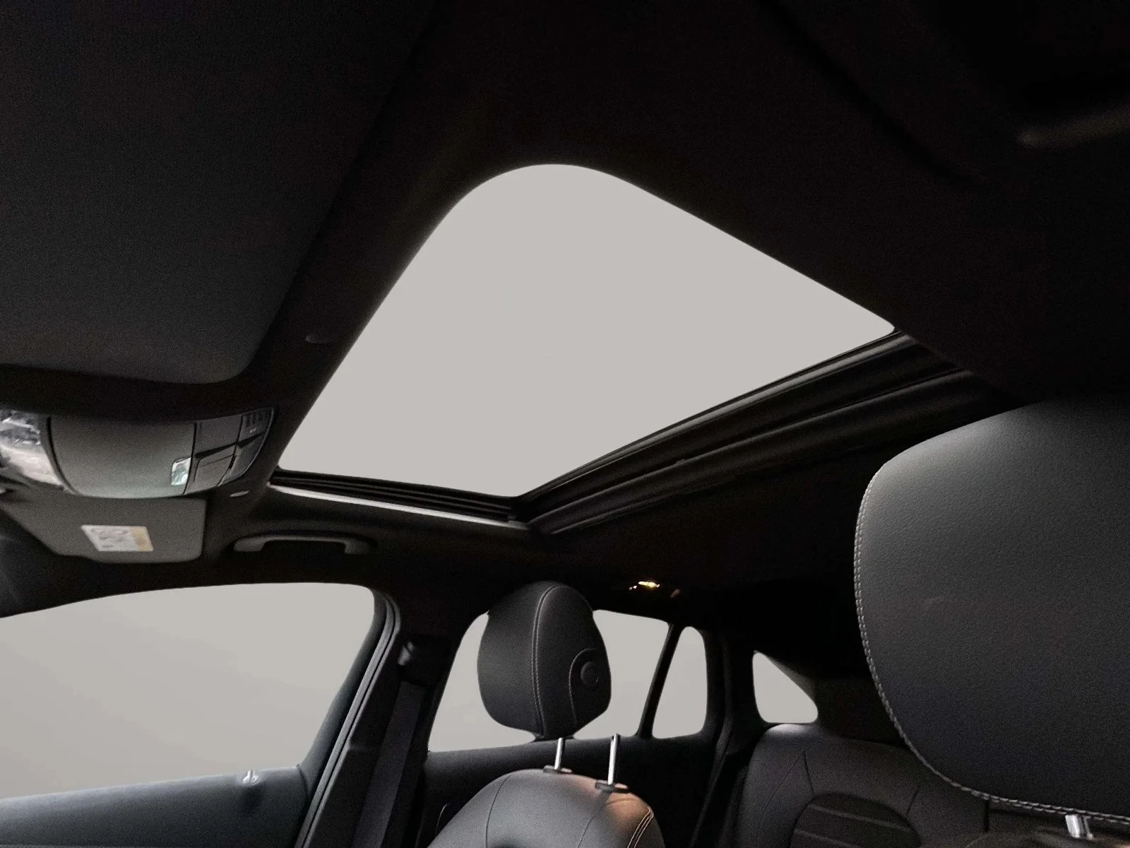 Mercedes-Benz-EQC-image-9