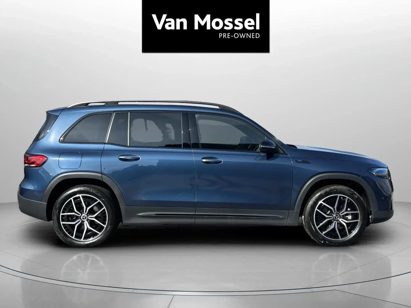 Mercedes-Benz-EQB-image-4