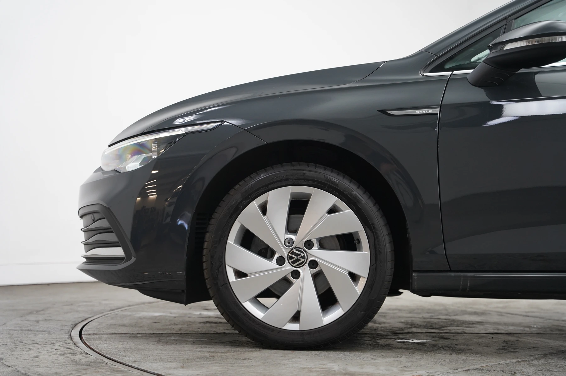Volkswagen-Golf-image-4