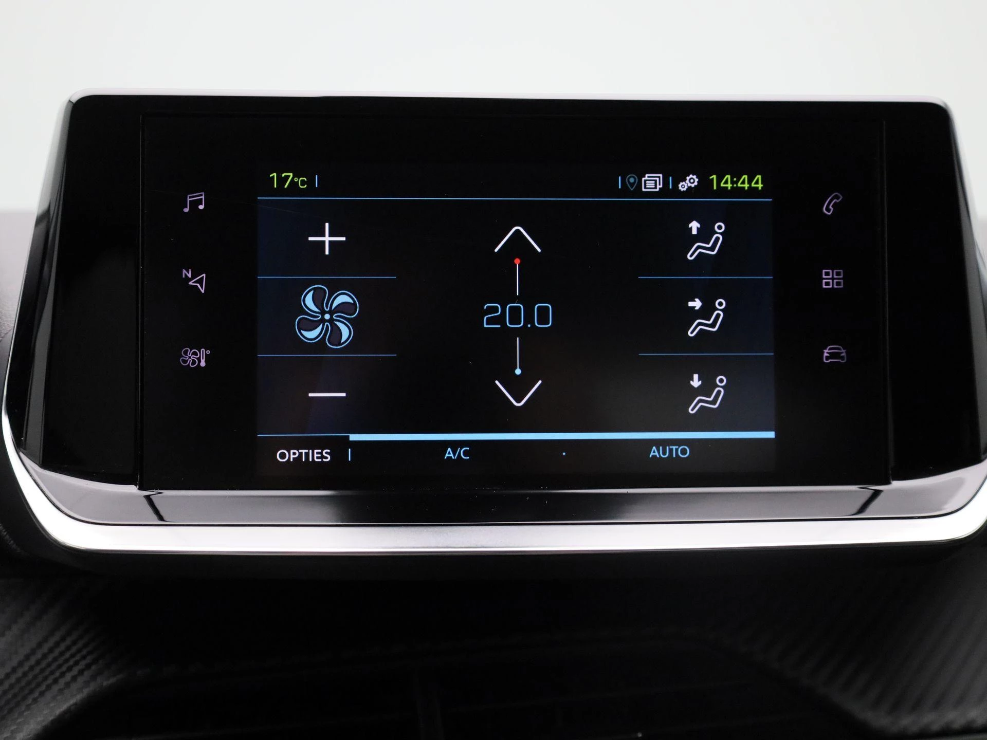 Peugeot-e-208-image-22