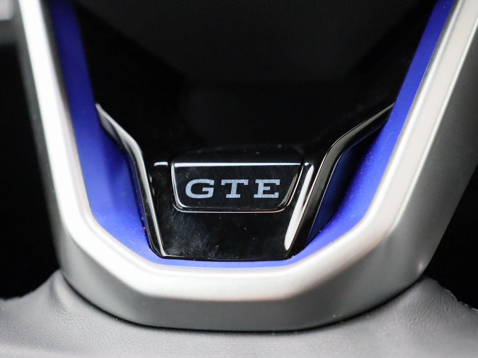 Volkswagen-Golf-image-27