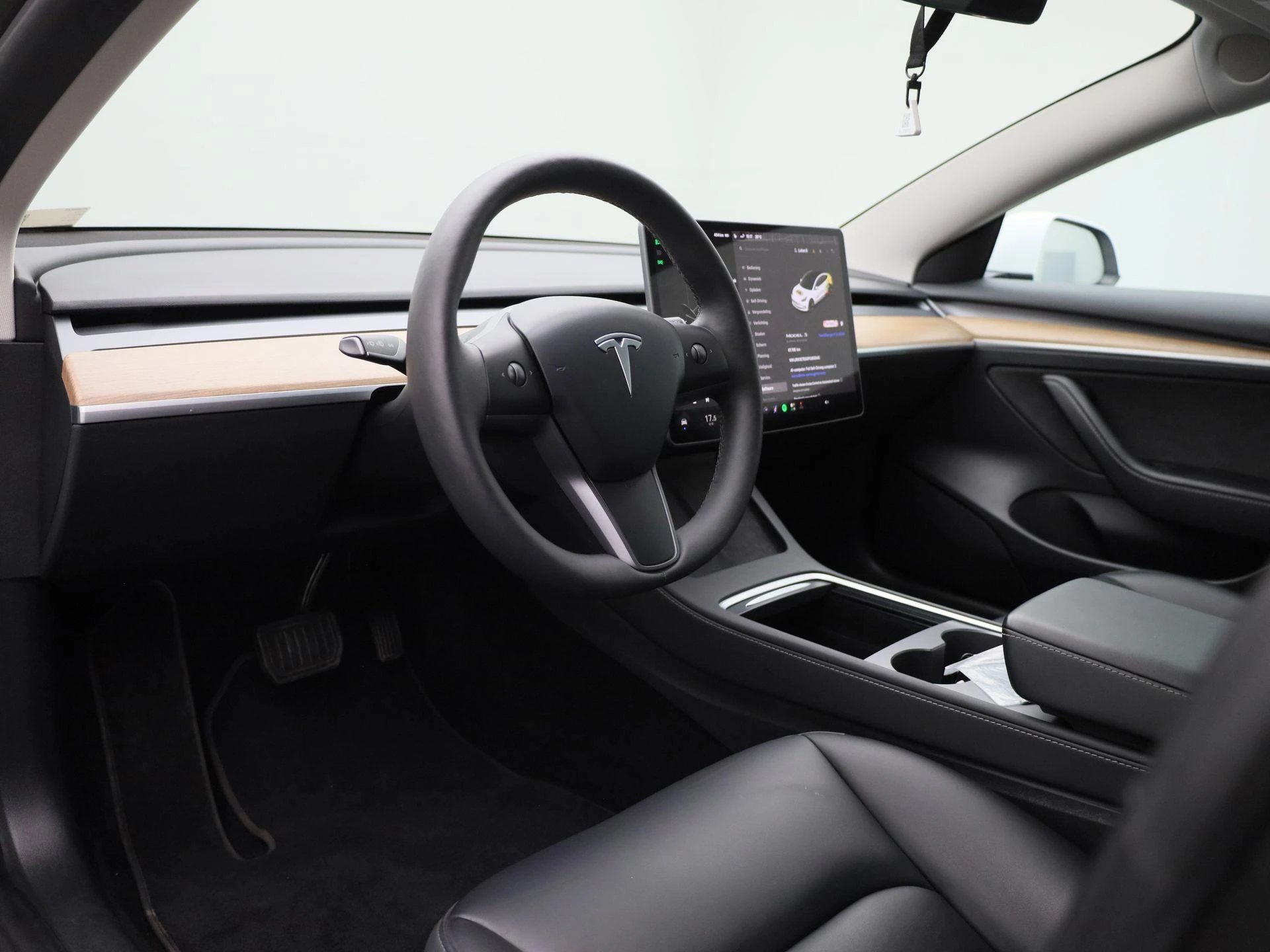 Tesla-Model 3-image-31