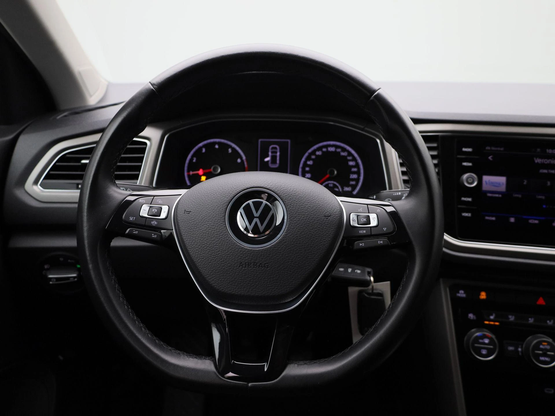 Volkswagen-T-Roc-image-6
