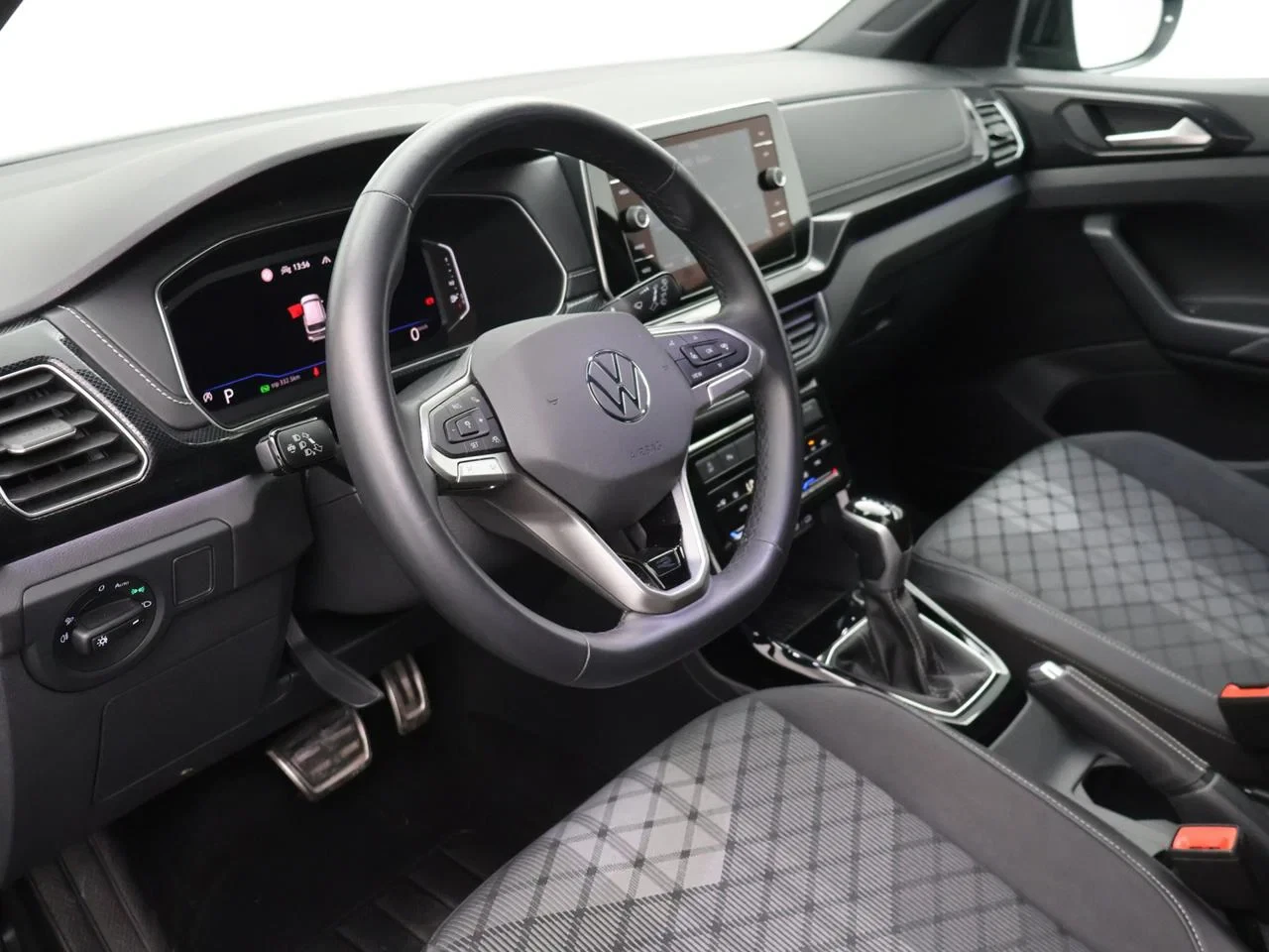 Volkswagen-T-Cross-image-7
