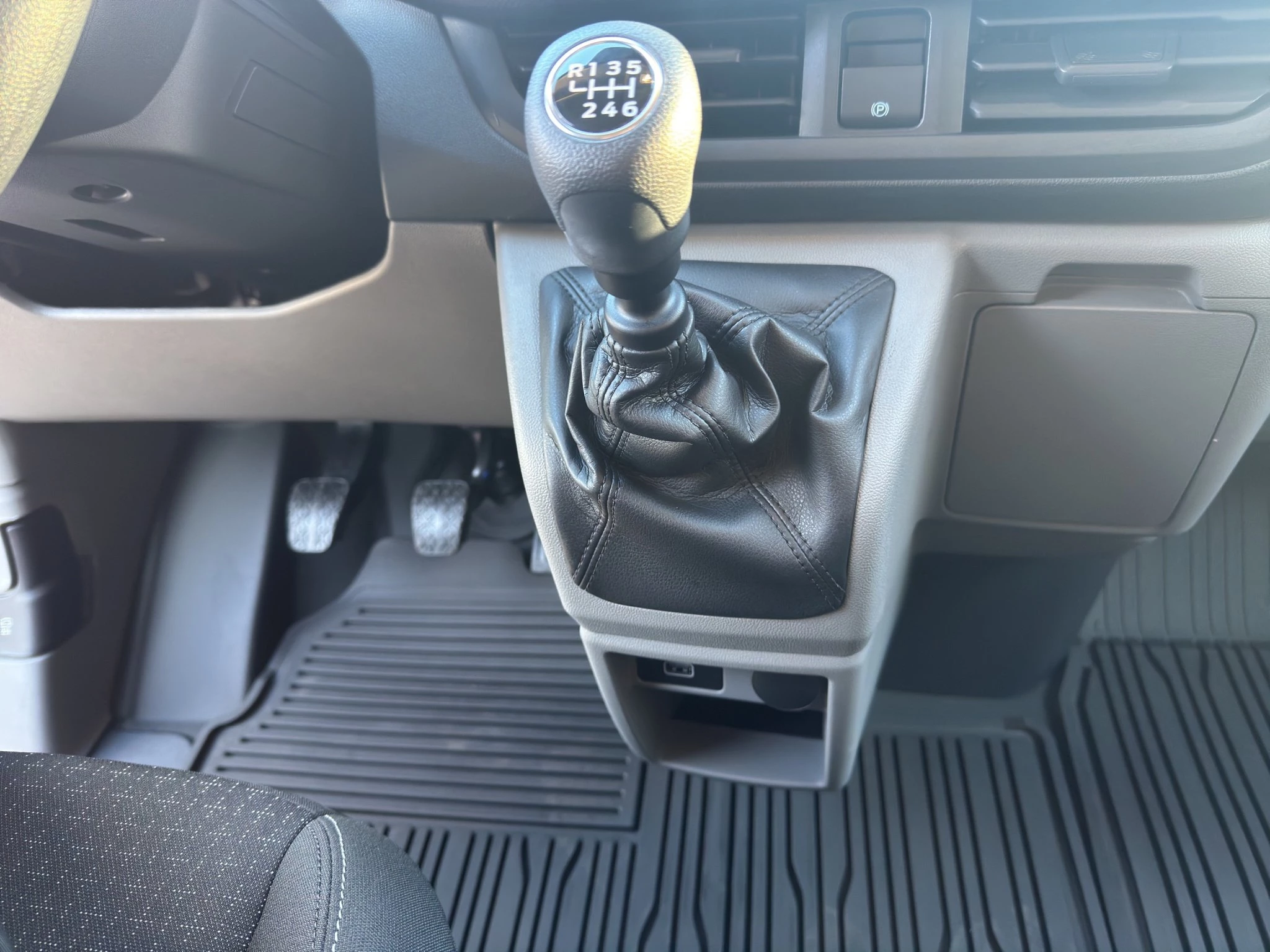 Ford-Transit Custom-image-13